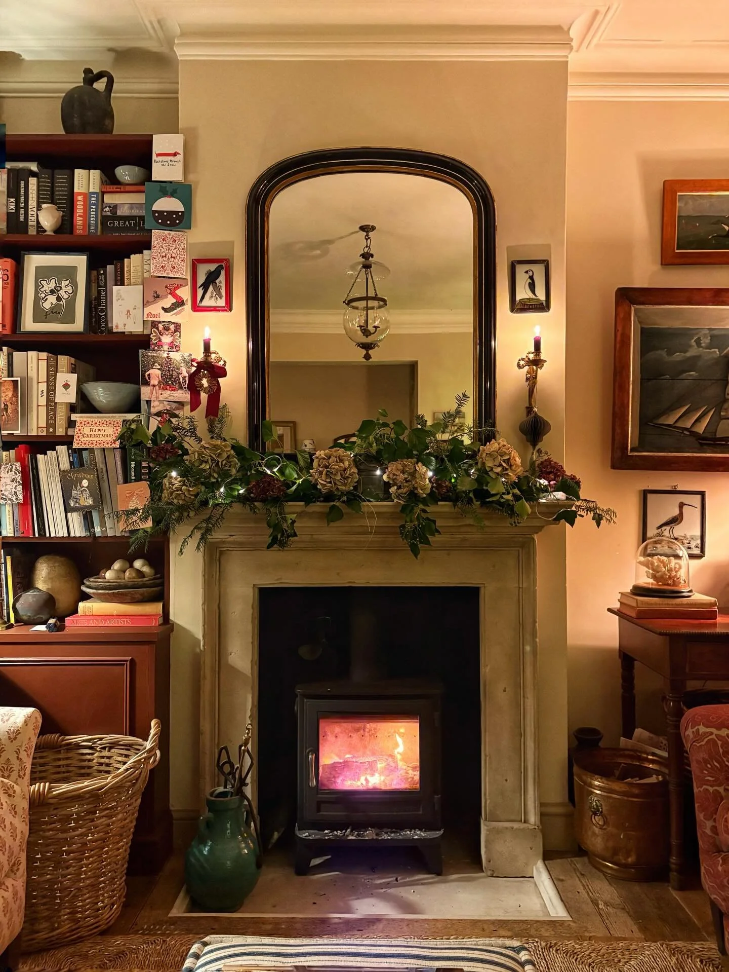 A quick note to say a very big thank you for all your support this year.  It has been a truly special year; from appearing in the American interiors book The Essentials, to completing a major Fulham project we hope to photograph in the spring, and ne