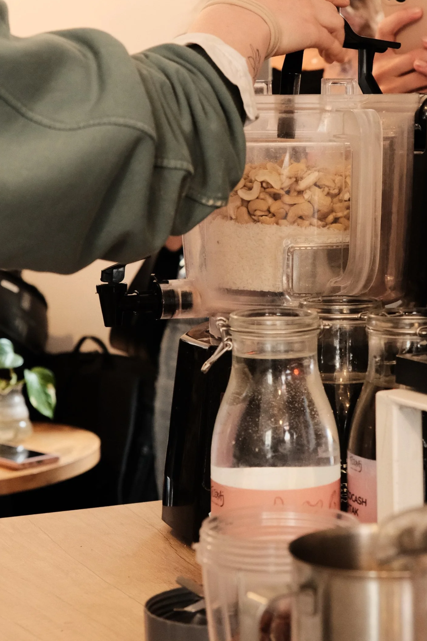 Nuramilk milk maker making cococash plant based milk