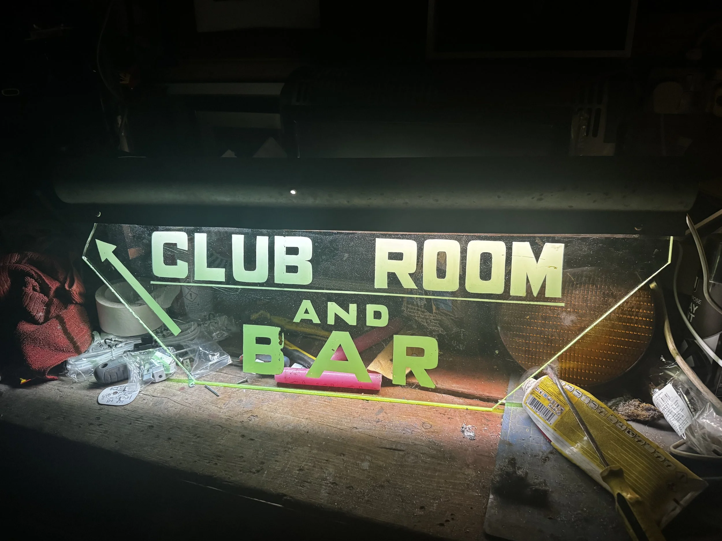 DELIGHTFUL VINTAGE GLASS HAND PAINTED CLUB ROOM AND BAR SIGN