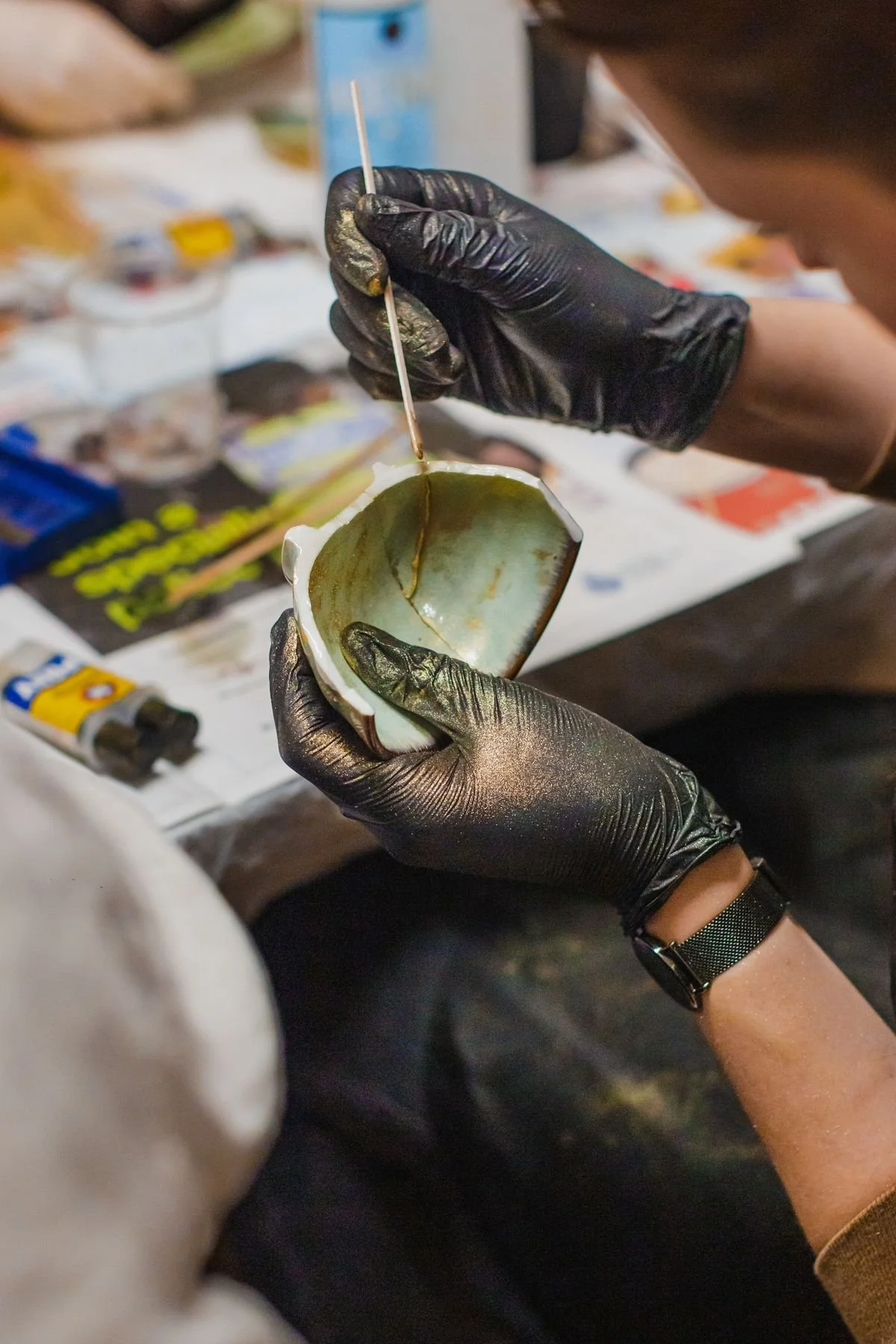 Kintsugi en Bogotá: qué es, dónde hacerlo y por qué vale la pena