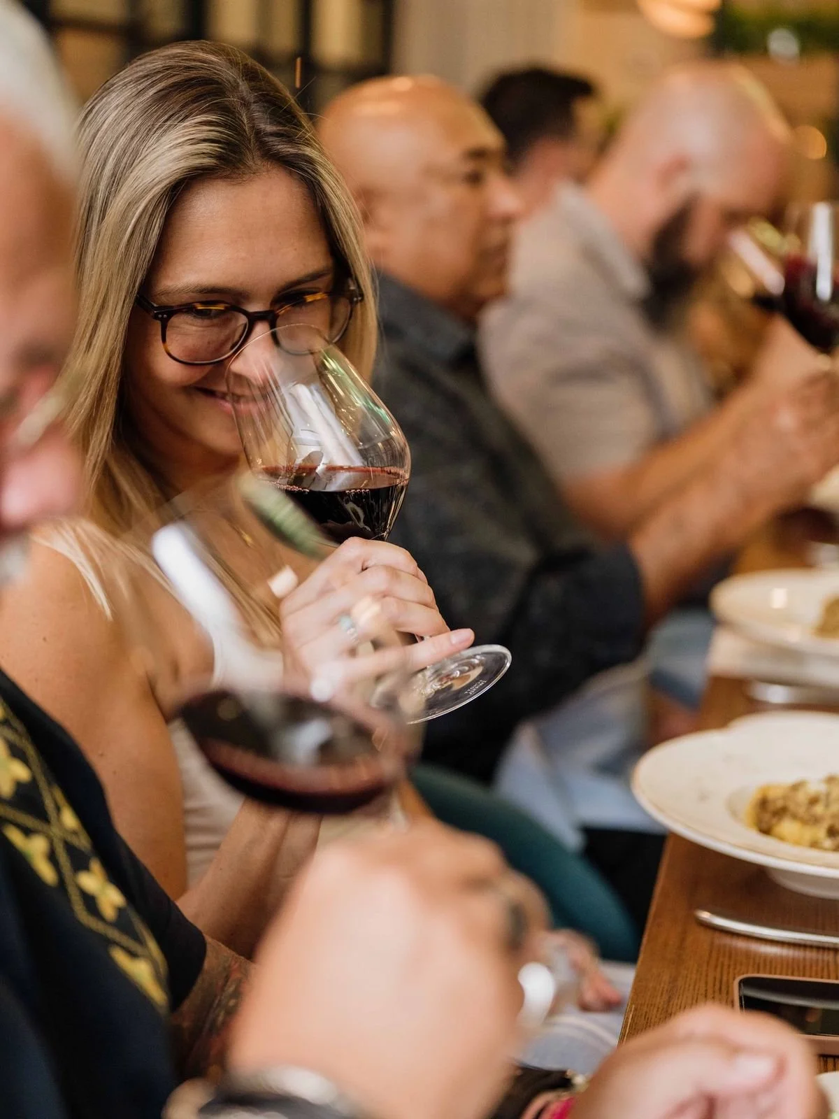 Cata de vinos en Bogotá: 5 planes para aprender sin posar de sommelier