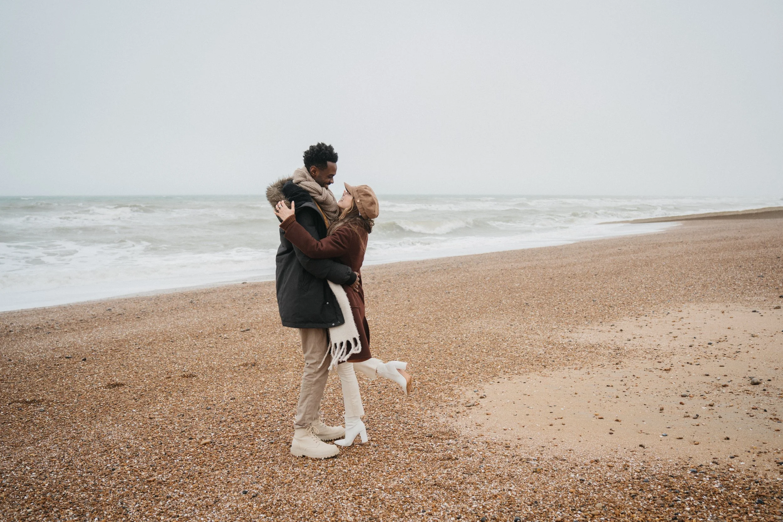Dreamy couple’s shoot on the beach