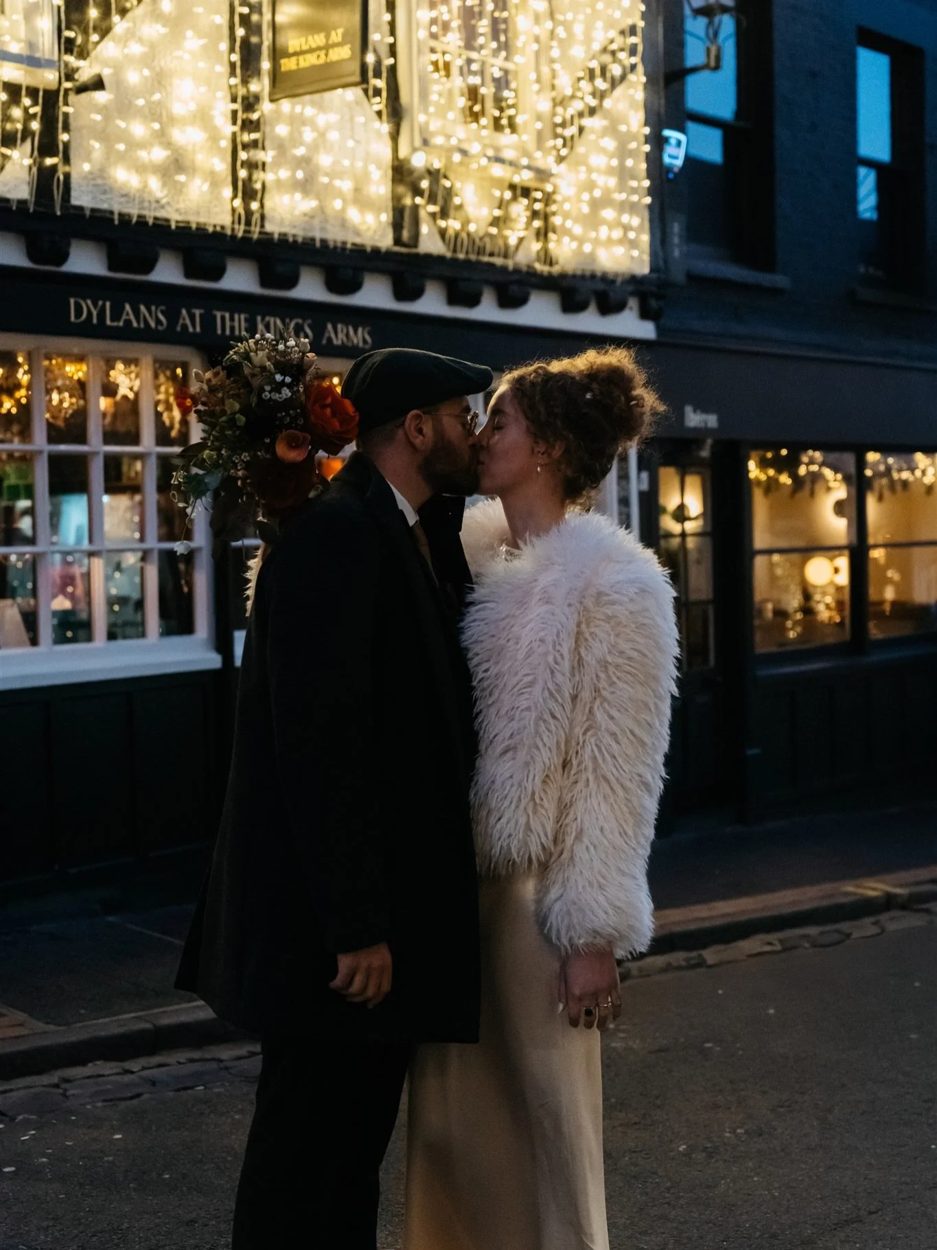 a beautiful way to end the year!! I had such fun photographing K&amp;R underneath the beautiful Christmas lights on Friday🥹✨ wishing you all a very merry Christmas and a happy new year!🤍 

#stalbansphotographer #weddingphotography #stalbans