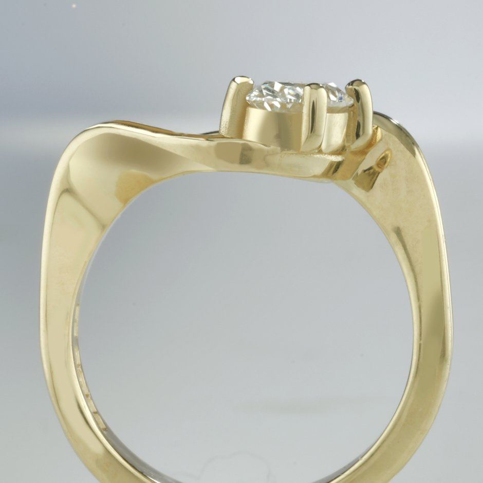 7942 oval cut diamond ring profile vers9 crop1.jpg