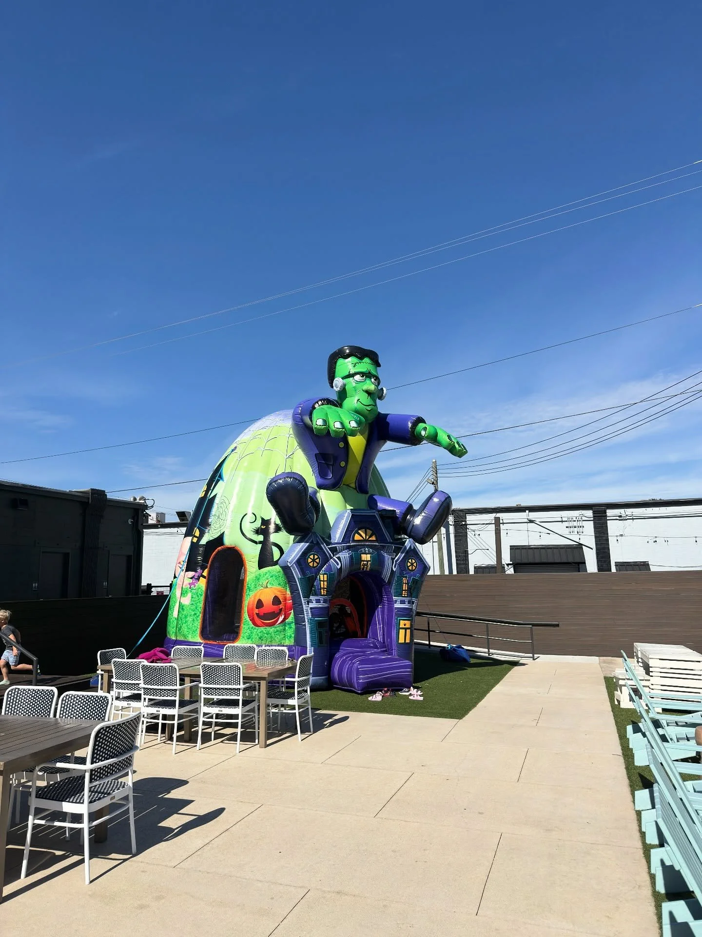 π Bring the kiddos out to The Edge for some spooky fun! π»
Our giant Halloween inflatable is up and ready for play — come hang out today or tomorrow and enjoy the beautiful fall weather on the patio. π
Grab a bite, let the kids jump, and mak