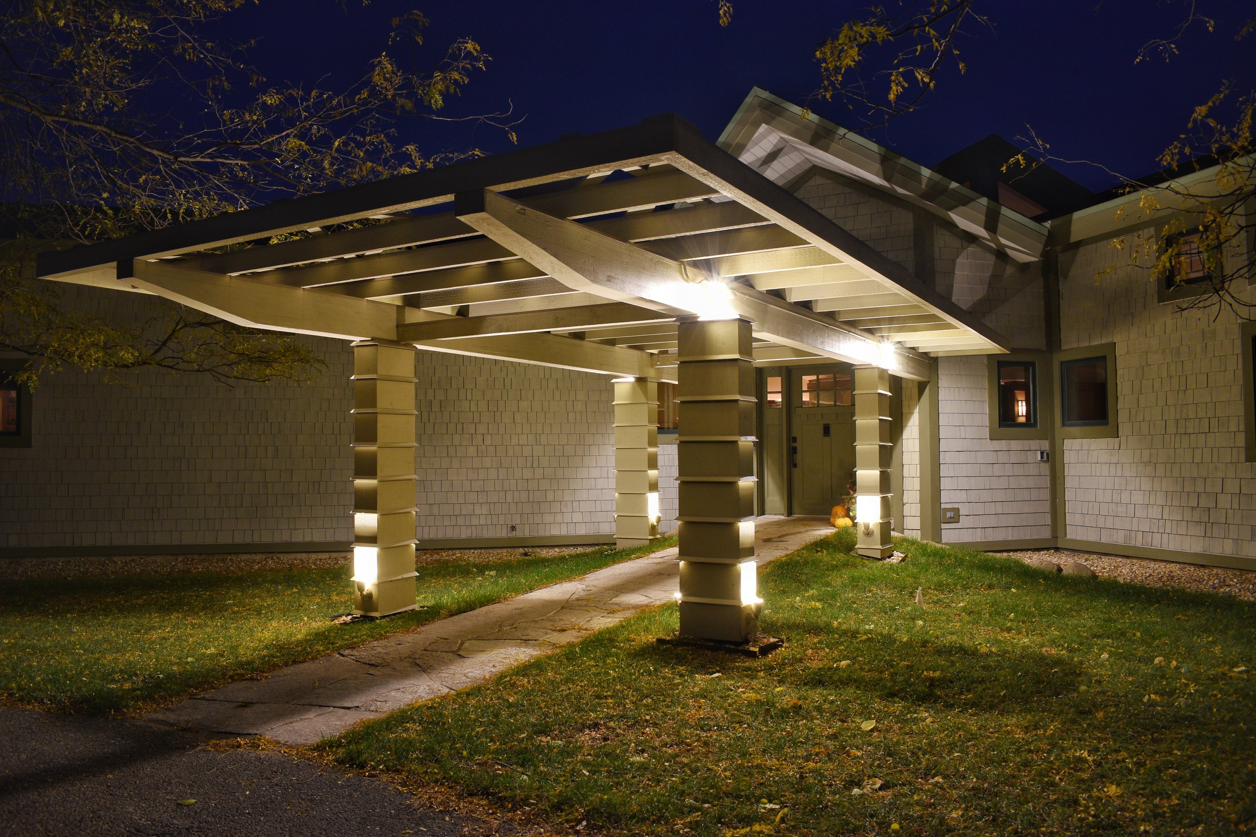 Artisan Trellis large, night view