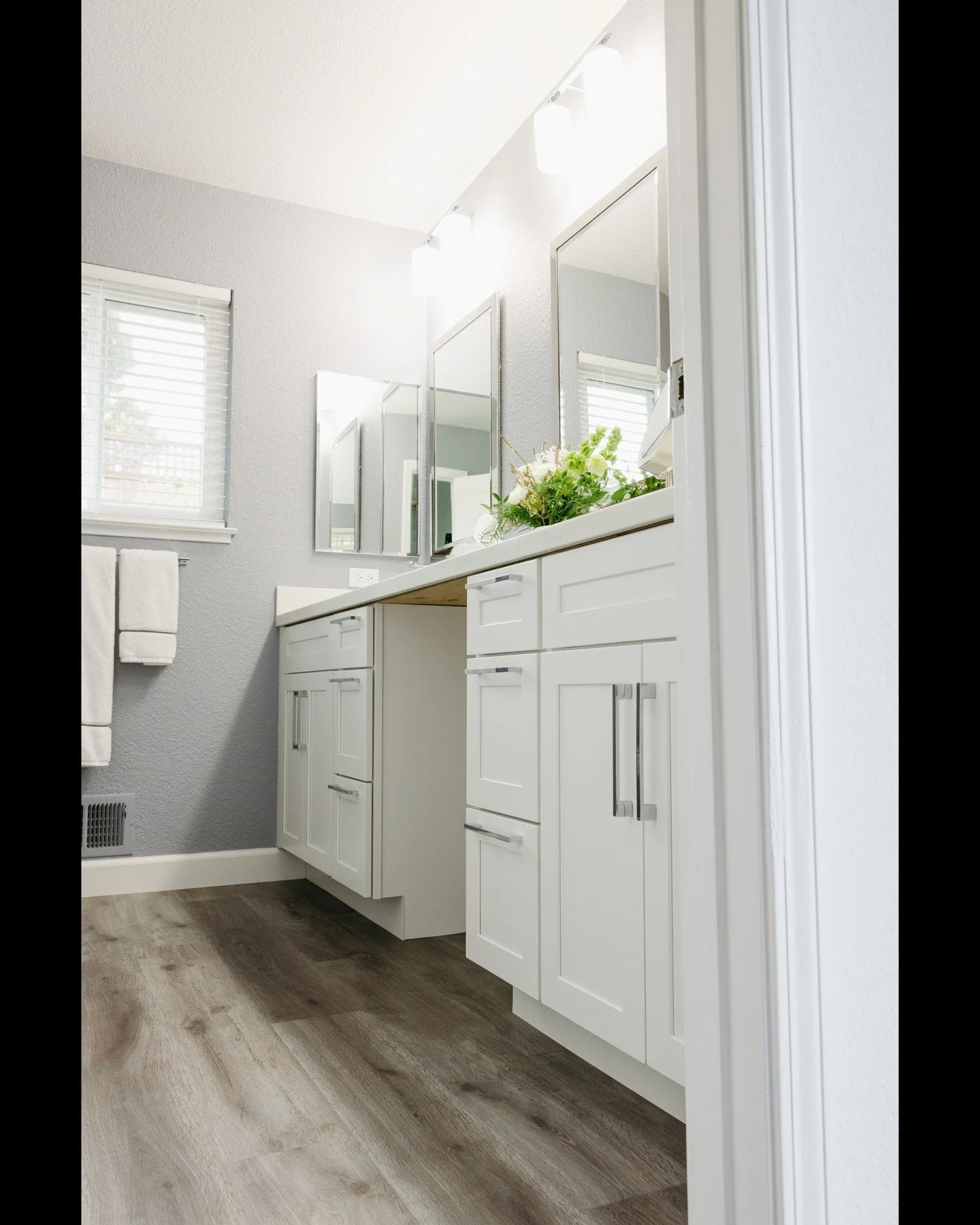 Imagine starting your day in a bathroom that feels like a spa. With our bathroom remodeling services, we can make that dream come true. http://www.beniciahomeimp.com
 

 
 
 

#BathroomRemodel #SpaDay
