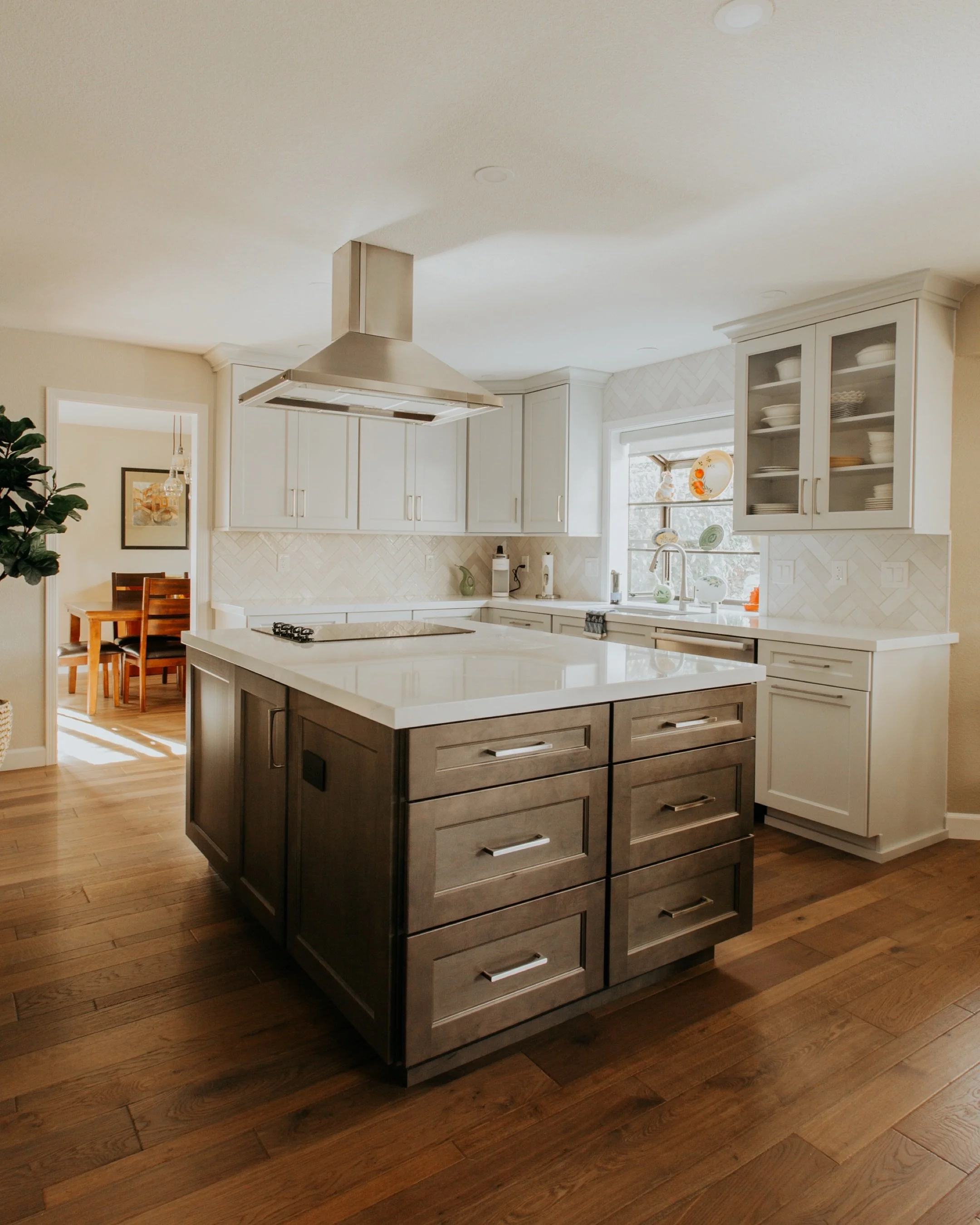 Home should feel warm and comfortable, but also light and inviting. This Benicia kitchen nails just that! It&rsquo;s asking for many prepped meals and hosting loved ones with room to spare. 

Ready to turn your kitchen into the space you enjoy cookin