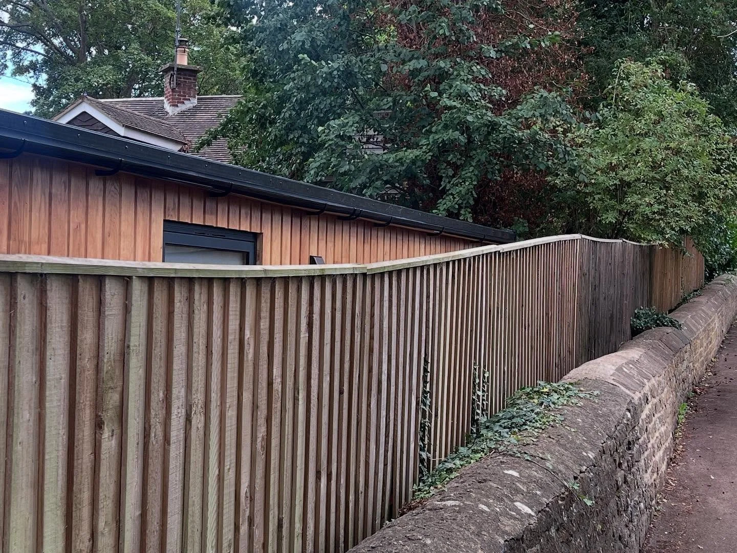 The view of your garden room can be quite important to your neighbours. We offer fence line cladding as an option. This room was clad to just below the fence line in oak, with a maintenance free material below. Saving cost and keeping the neighbours 