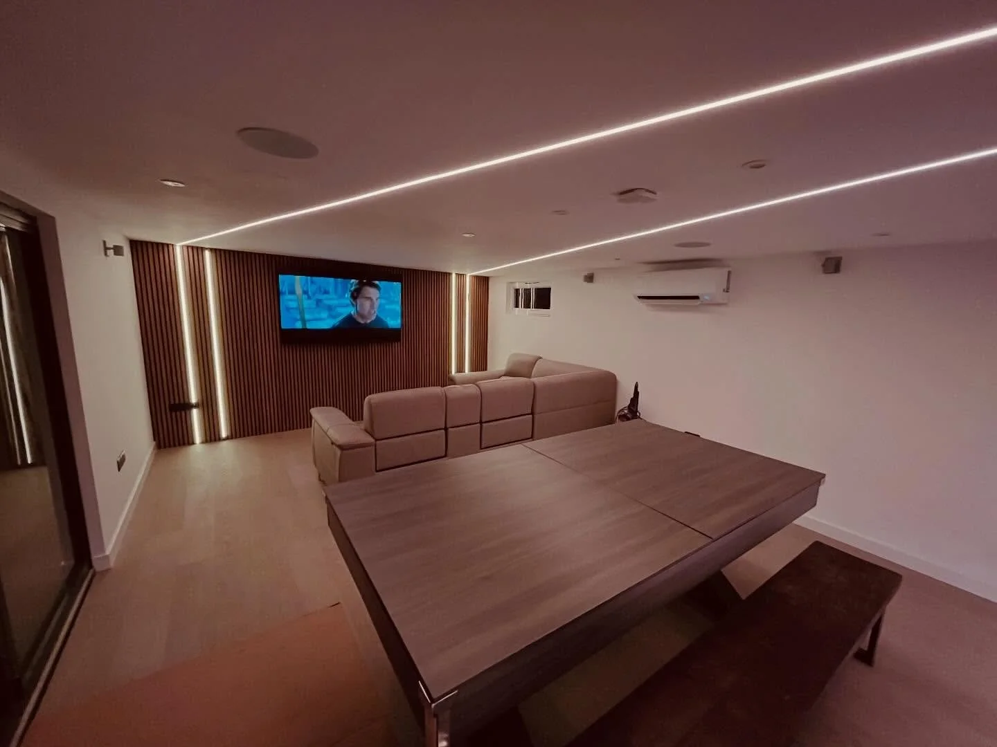 We are pleased to sneak preview this beautiful room in Byfield. More pics to follow.
#gardenroom #gardenstudio #modegardenrooms #mancave #skyglass