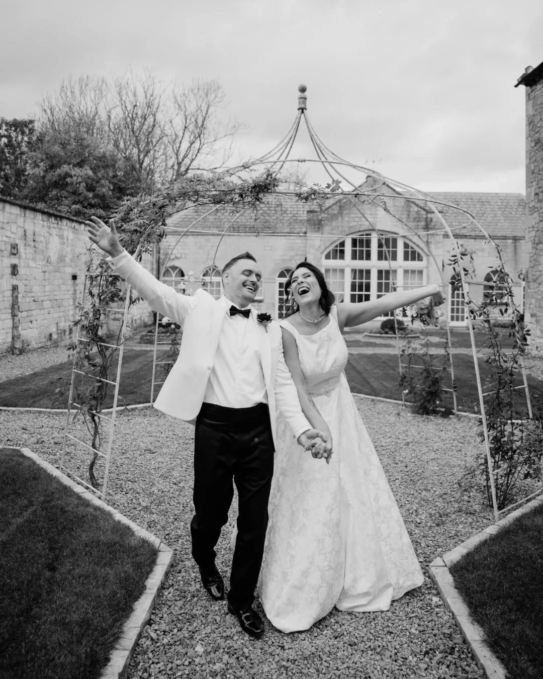 some black and white moments from T &amp; J&rsquo;s  day @eastingtonpark that will live in my mind rent free forever !! 

#southwestweddingphotographer #northeastweddingphotographer