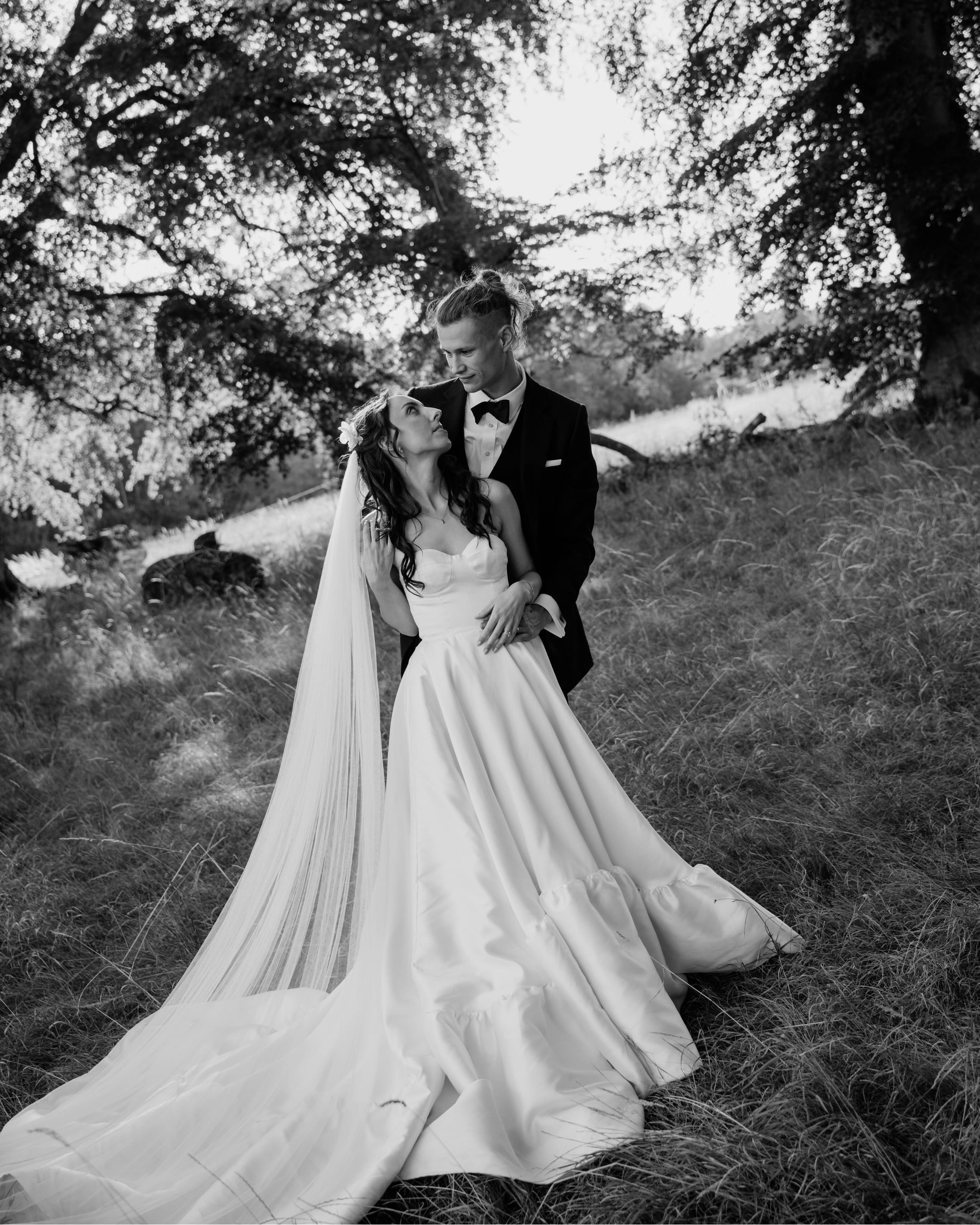 Some snaps from this lush day with Alice &amp; Max 😭😭

What a freaking honour. 

Film / Second: @junosophiaphotography 🫶🏼🫶🏼🫶🏼
Florals: @threesummersfloristry 
Venue: @yardspaceivylodge

Madison Brooke Photo | Documentary Wedding Photographer 