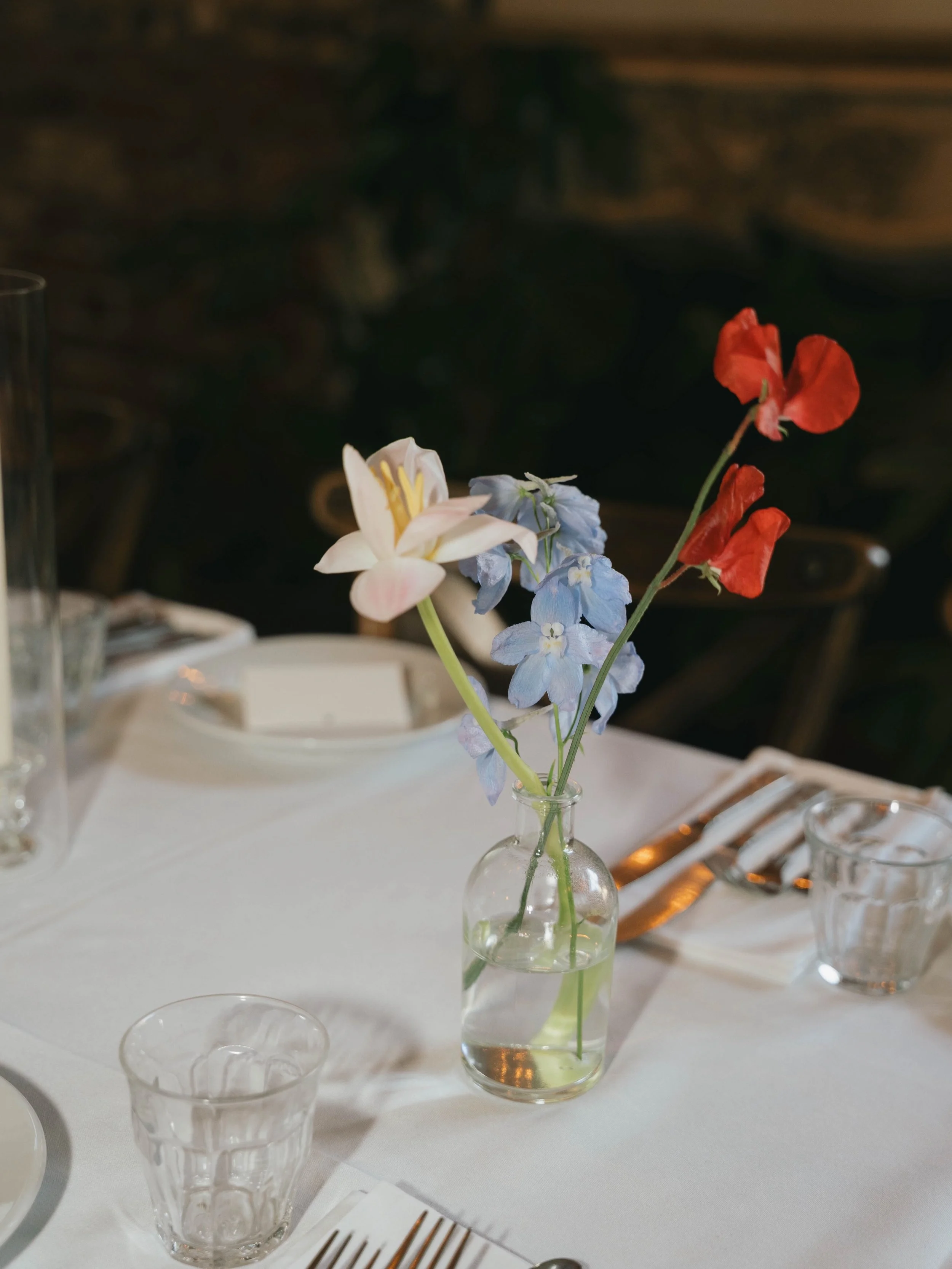 stunning work from @greta_in_flowers for E &amp; W @claptoncountryclub in May ✨