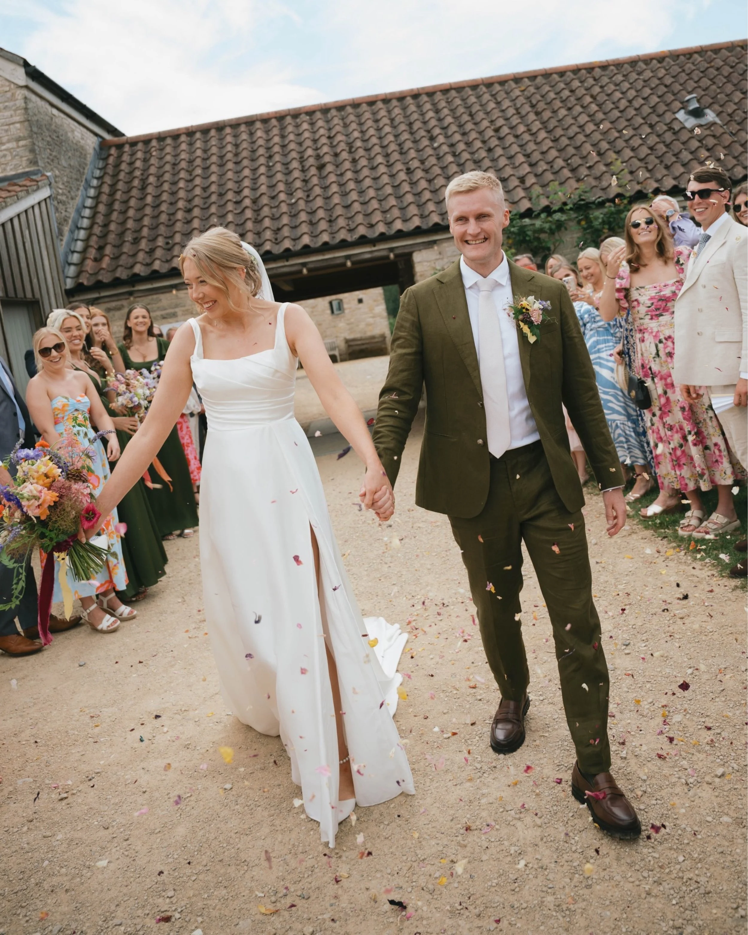How did I manage to go all summer and not post a collection of this STUNNING day for Zoe and George&hellip;&hellip; so please do enjoy. (Thanks for the inspiration with your posting of photos @zoemacdonaldclark ) 

The most gorgeous day @follyfarmcen