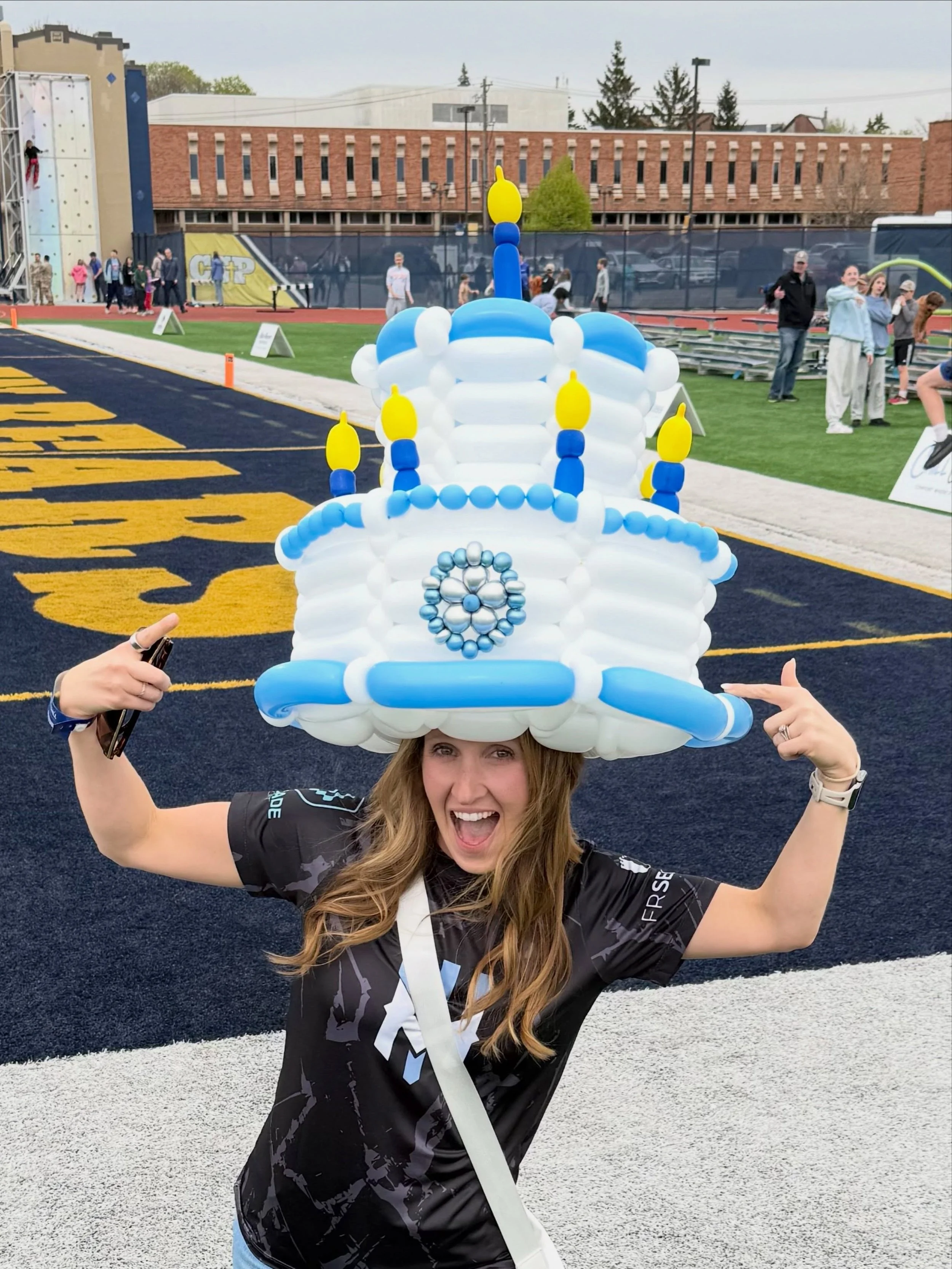 Windchill kicked off the season with a BIG win! 🥏🔥 Had to celebrate right with a custom birthday cake hat for the coach&rsquo;s wife 🎂🎈
If this is how the season starts&hellip; it&rsquo;s gonna be a FUN one. Let&rsquo;s go @mnwindchill 💨💪

#MNW