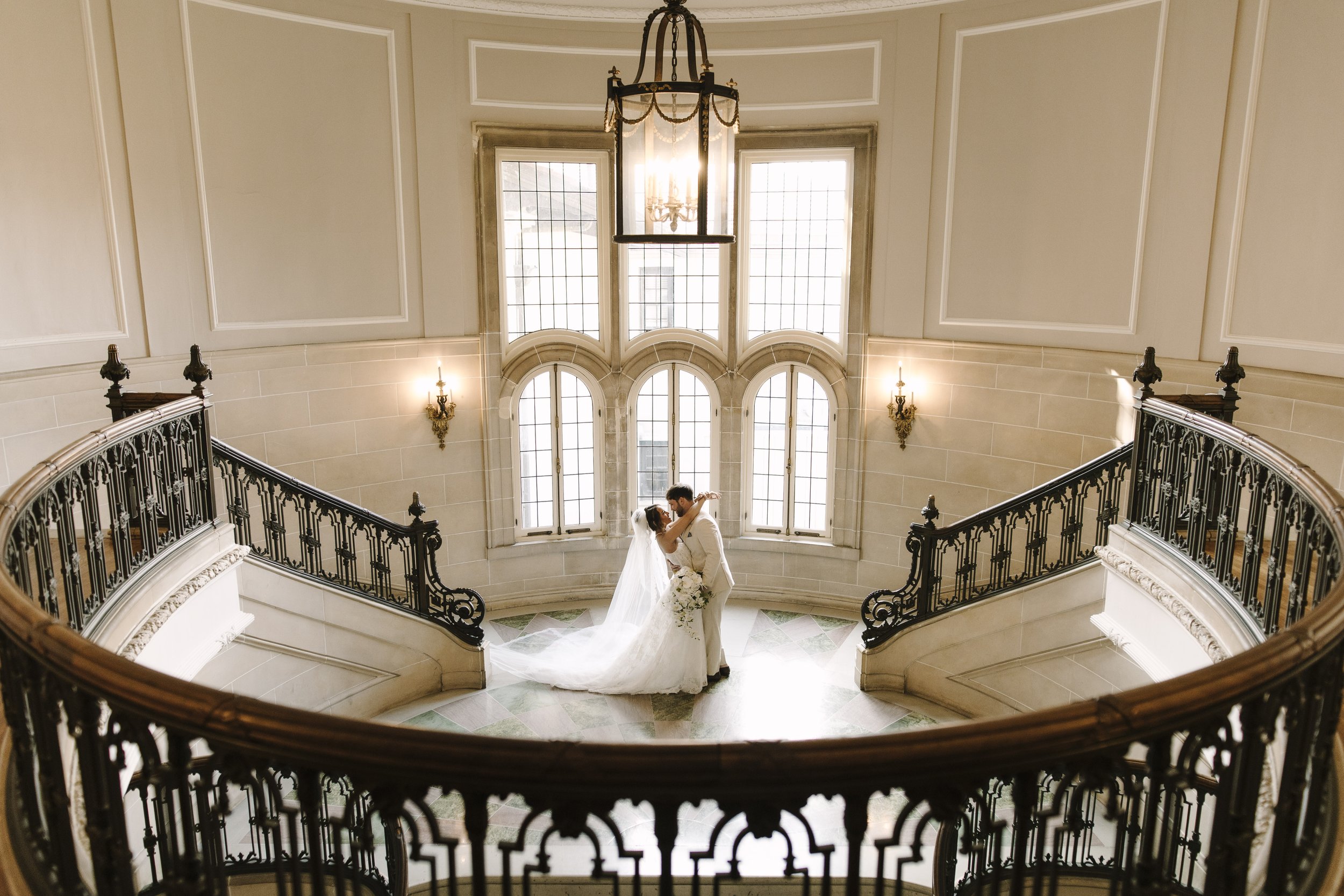 Lyndsay &amp; Steven | A Luxurious Micro-Wedding at The Armour House at Lake Forest Academy 