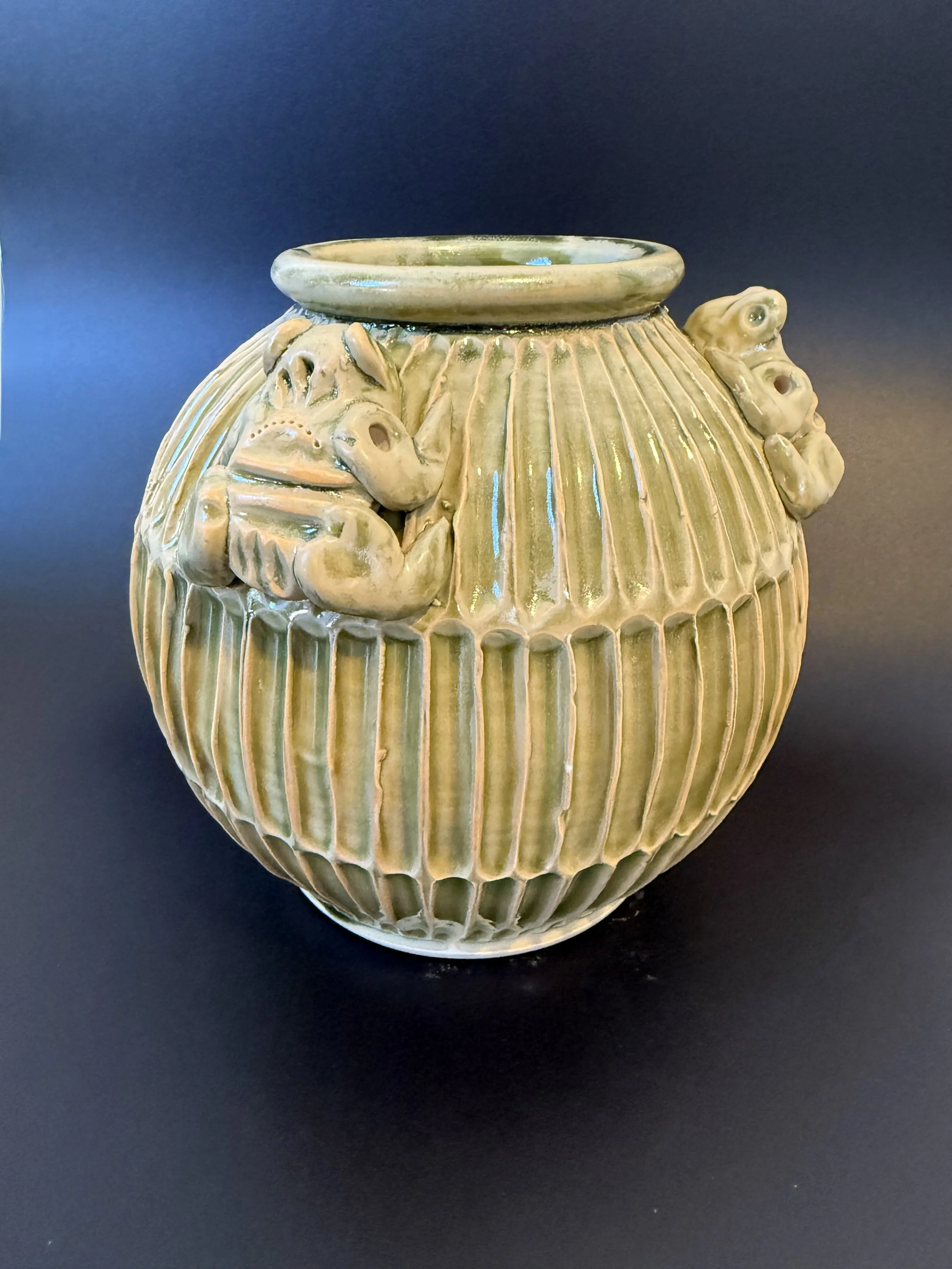 TRIO OF FROGS JAR, BY ROBIN hART