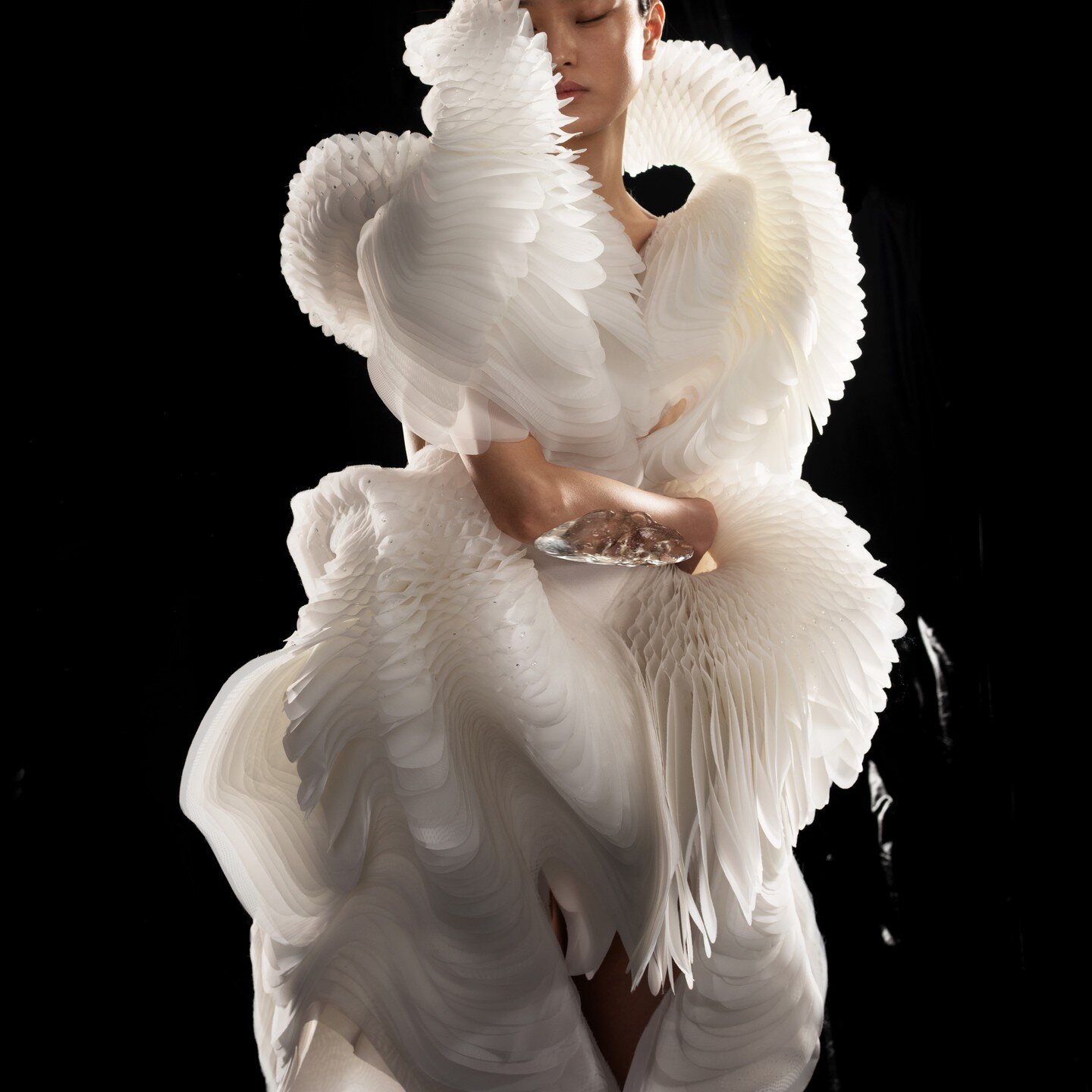 New at GINN : (@)irisvanherpen

We are proud to welcome Iris van Herpen, is a brand's visionary creations merge pioneering techniques and luxurious materials, often evoking a sense of avant-garde wonder. The maison&rsquo;s ambition to reinvent the m&