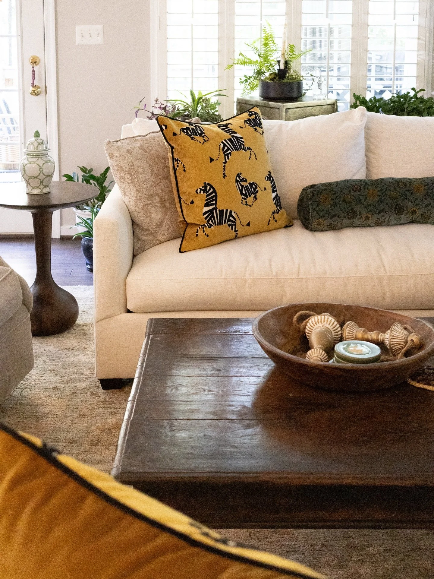 We love how this client&rsquo;s space came together: cozy, inviting, and full of personality (and plants!). 🏡

Our in-home consultant Debbie helped with everything from frame and fabric choices to furniture placement to create a look that fits their