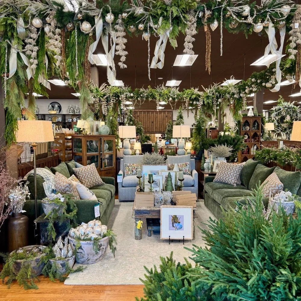 Nature-inspired Christmas decorations featuring natural textures, woodland accents, evergreen greenery, and touches of glitter.