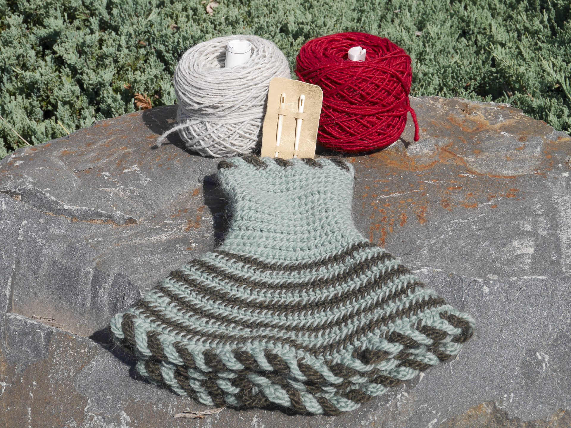 Make a Cowl Scarf: Introduction to Nålbinding