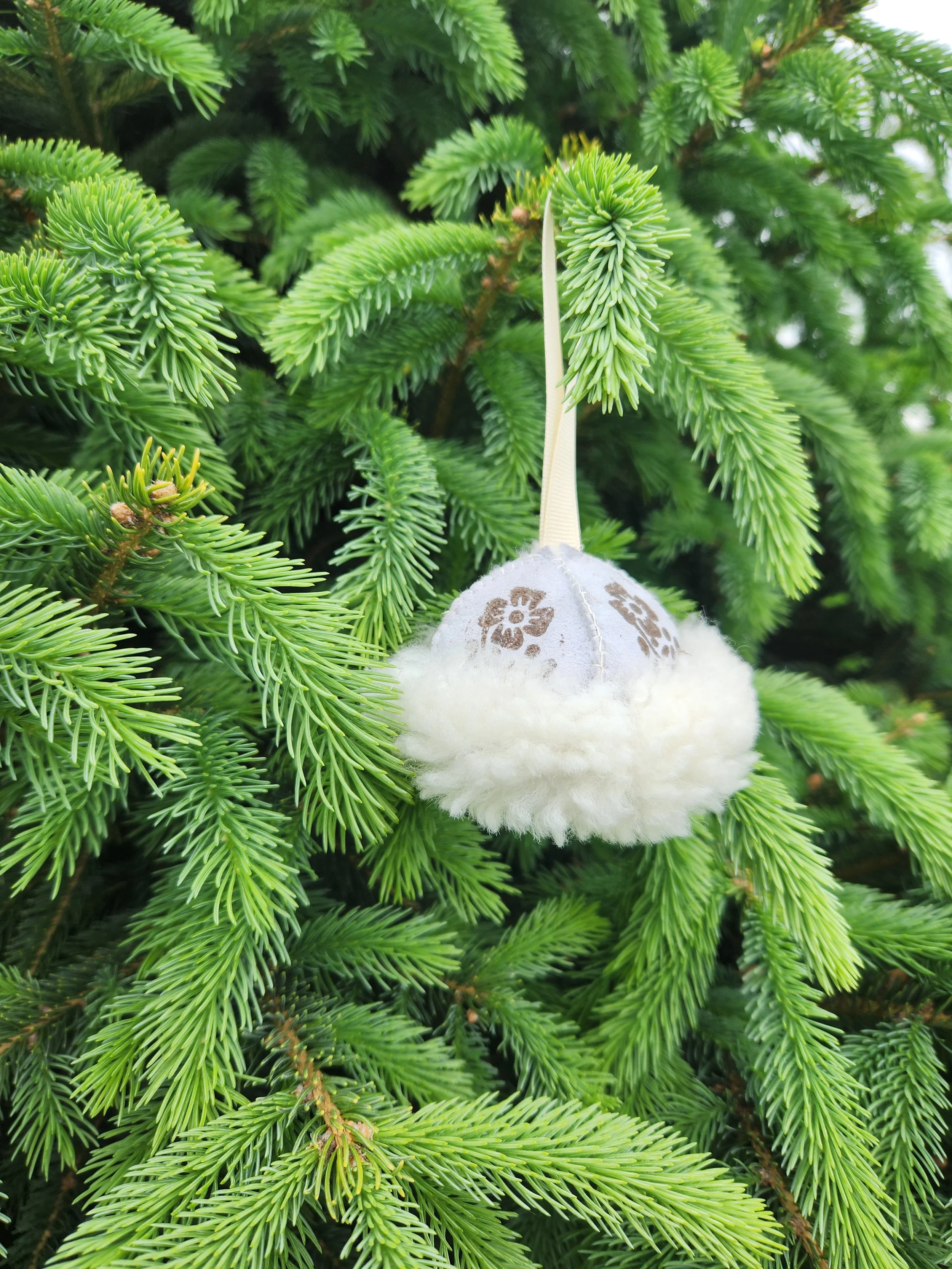 Skinnfell Hat Ornament with Heidi Eger