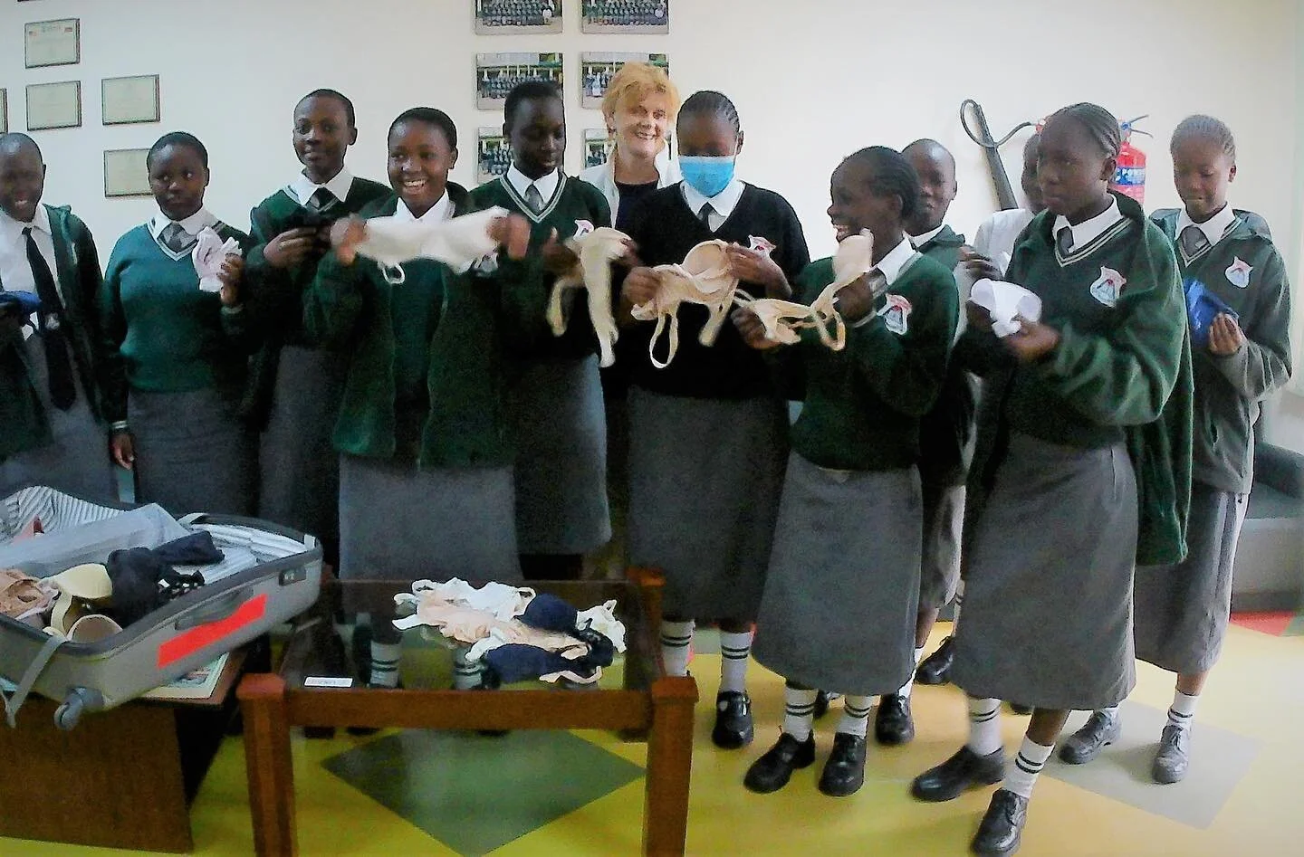 Thanks to your incredible efforts, we can reach women in need in Africa! 💙🇿🇦

@projectharambee_nfp is a non-profit organization we support by collecting gently used bras and new underwear and sending them their way.

During their trip, the Harambe