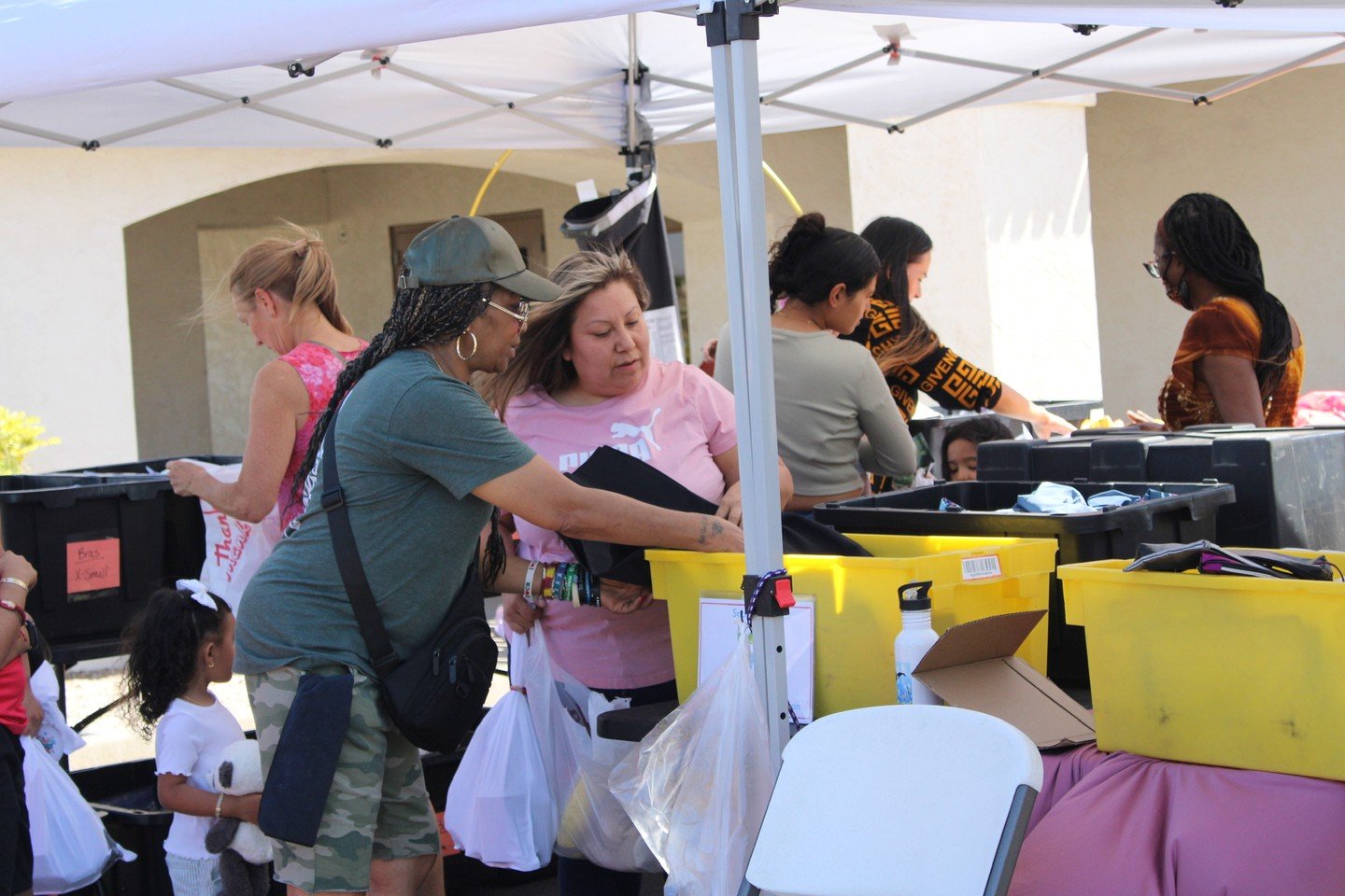 Our nonprofit, The @undiechest helped celebrate moms and uplift our community this Mother’s Day weekend! 💐
📍 We were proud to provide bras for @azcommunityimpact Mom’s & More event on May 10 in Avondale.
Over 250 people came toge