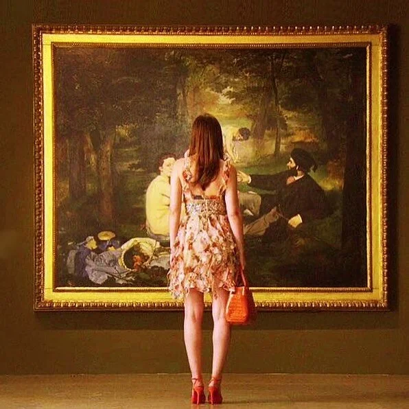 Indulge in the my favourite &amp; most iconic scenes from movies and TV series 🍿: 

1. Blair on the telephone in the Museum d&rsquo;Orsay.
2. Killing Eve&rsquo;s memorable scene at The Rijksmuseum, where the main protagonist, Villanelle, is shouting