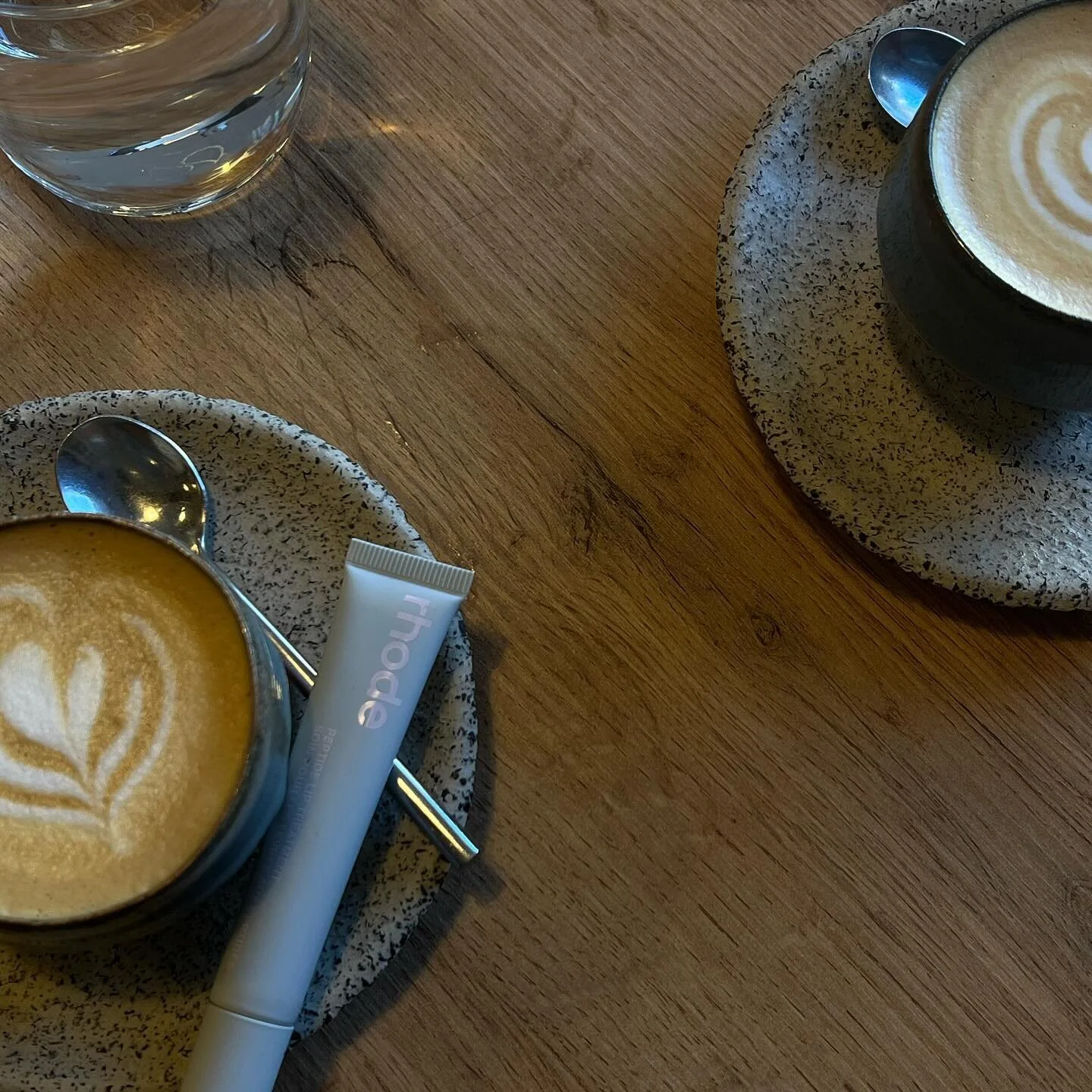 Coffee dates like this ☕️ + @rhode 🍉 

#coffeedate #coffeelover #rhodeliptreatment #lifestyleblogger