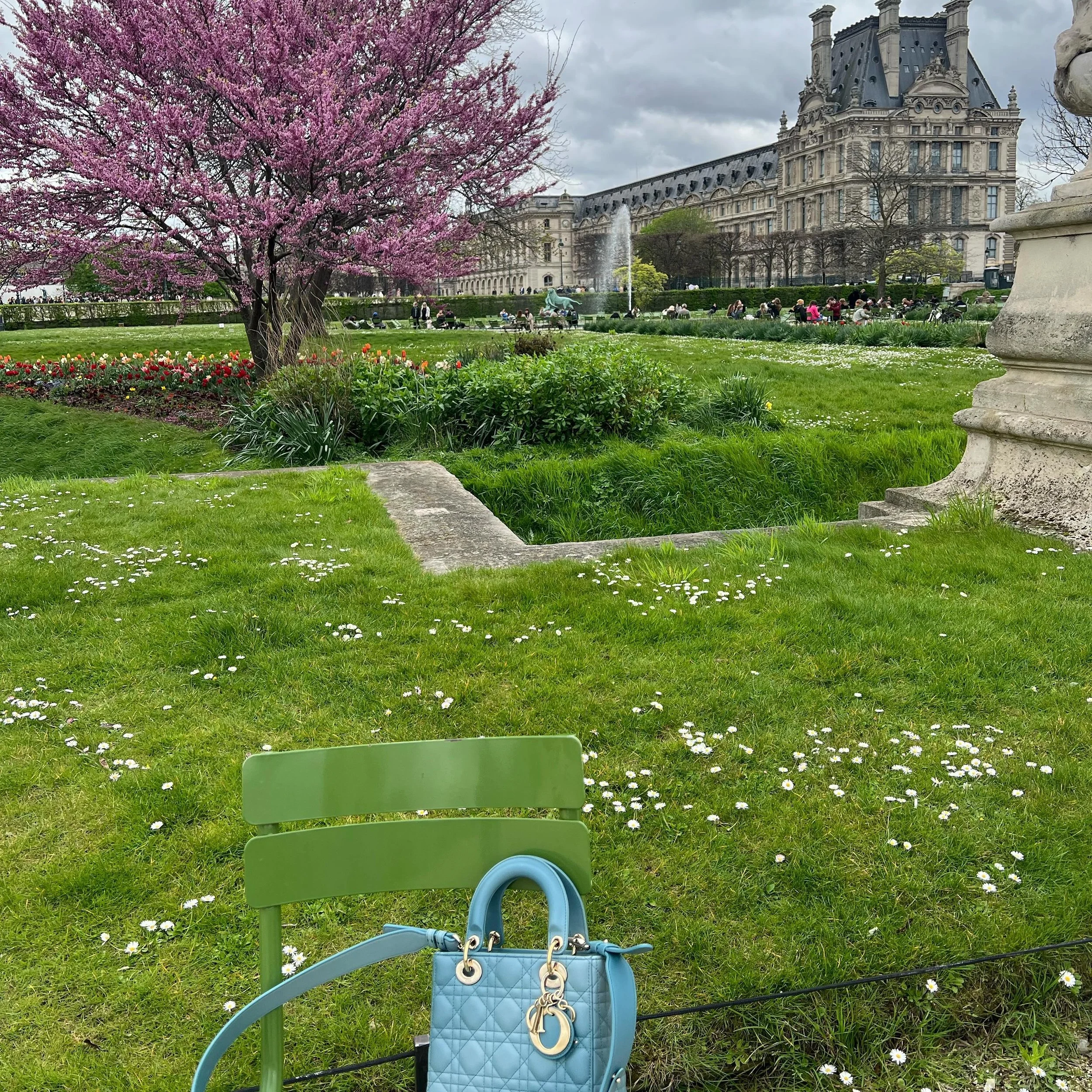 My passenger princess be like 🩵👑 

#passangerprincess #paris #paristravel #louvre #jardindetuileries