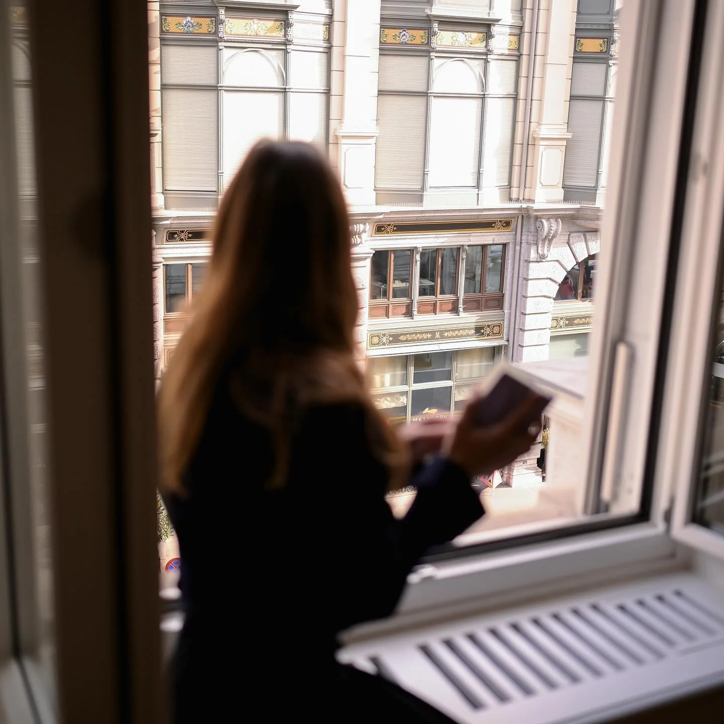 Some days are there for reflections and some days are there to be remembered of 🤍 

#octoberyouweregoodtome #autumn #loewe #citylife #lifestyle #proudbloggermoment #z&uuml;ri #switzerland