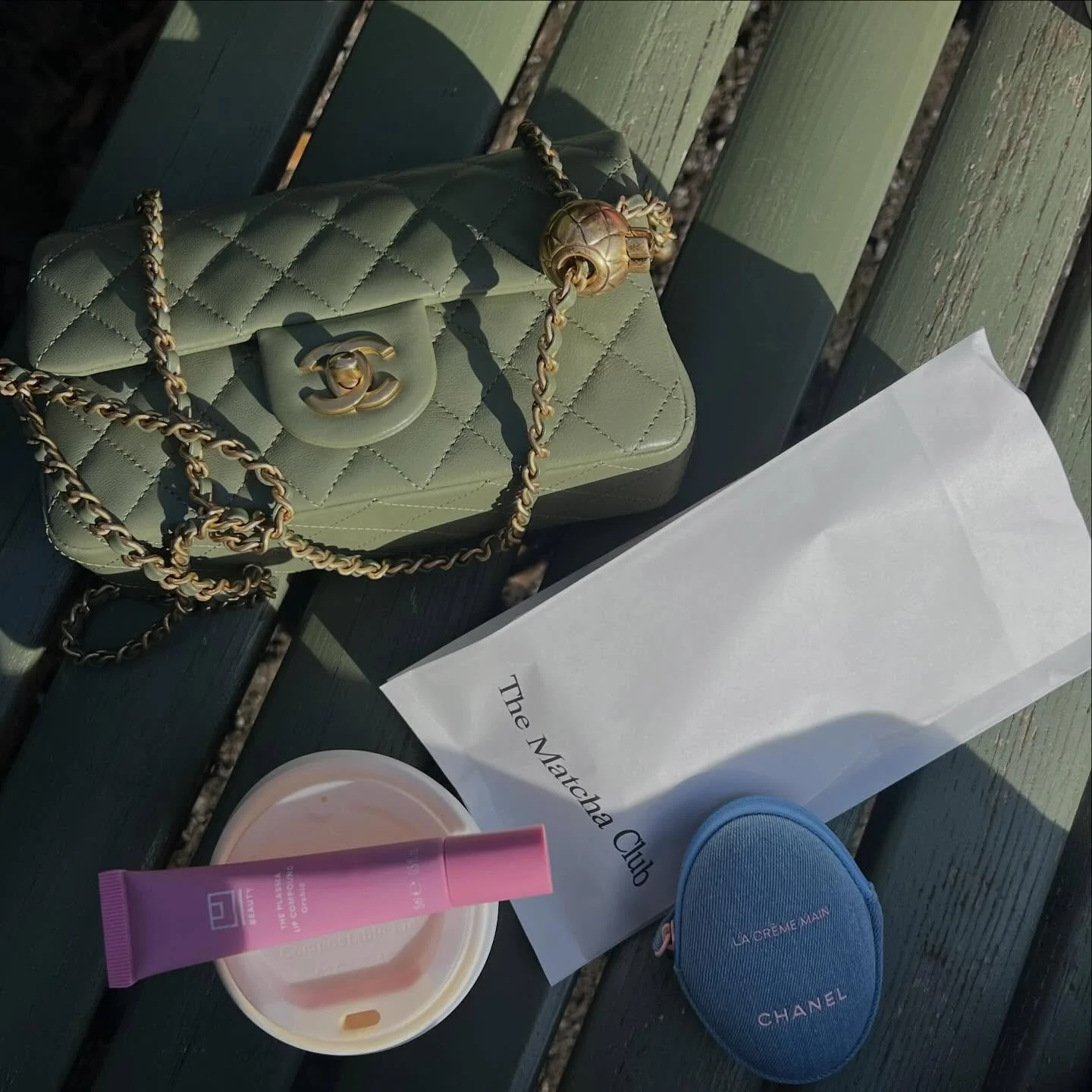 Spring in one photo 🌸🧁🌼