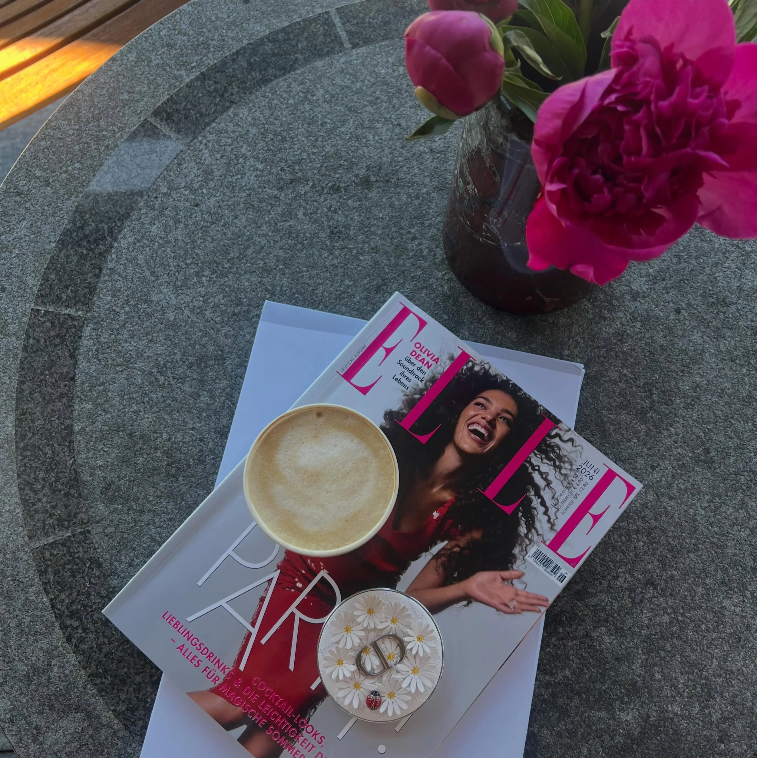 Nothing beats coffee ☕️ at home 💜 
&amp; finally got my hands on the limited-edition Dior bronzer 🤎

#weekend #dior #switzerland #coffee ellegermany