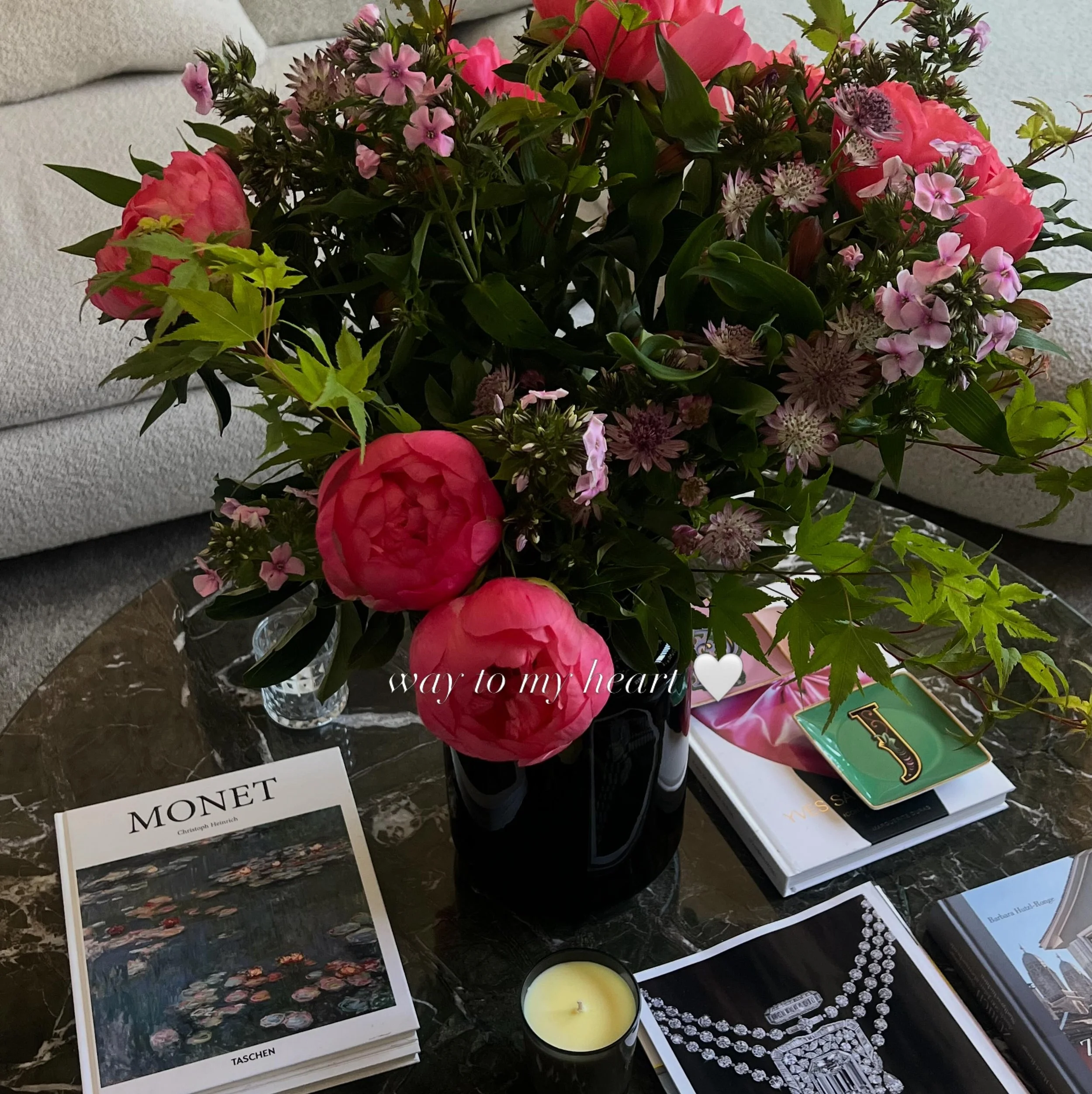 Fresh flowers are temporary, and maybe that&rsquo;s exactly why they feel so romantic 💐 a gentle reminder to enjoy beauty while it&rsquo;s here. Yet somehow, even when the flowers begin to fade, there is still beauty 🤍🎀

#beauty #flowers #lifestyl