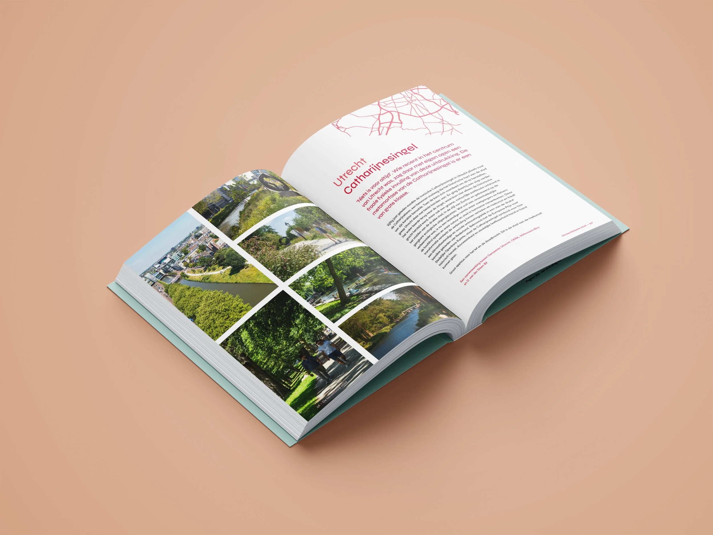 Open hardcover magazine met foto's van de stad Utrecht, inclusief parken en grachten, op een licht oranje achtergrond