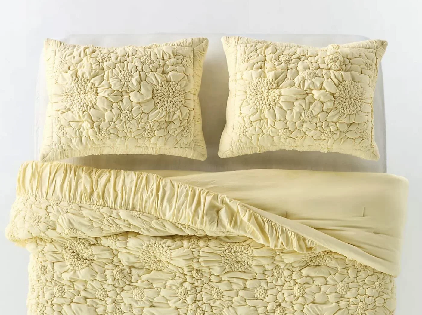 floral quilt in light yellow with duvet and two pillows