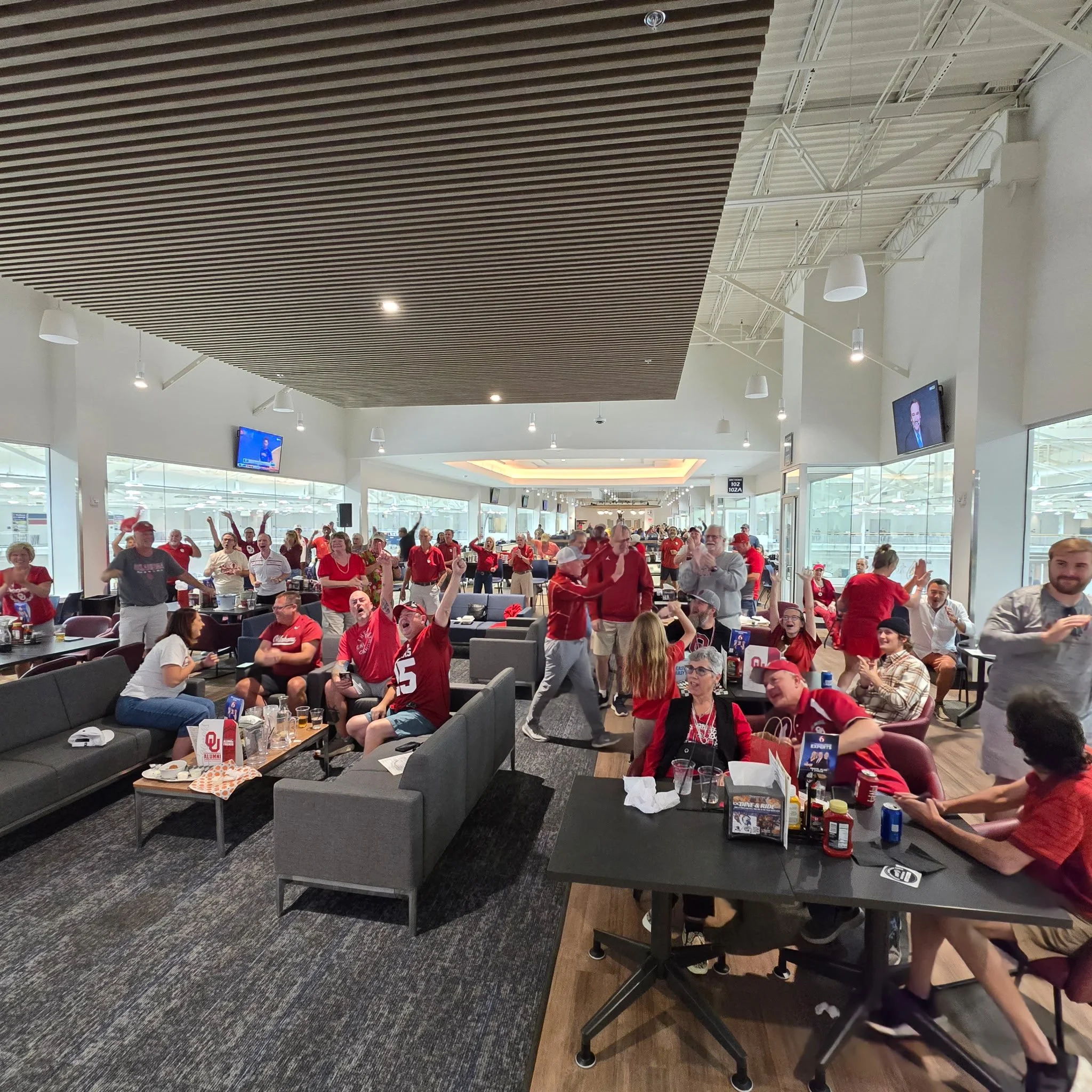 OU Fans Pack Puck’s Sports Bar &amp; Grill for Electric Watch Party as Sooners Defeat No. 4 Alabama