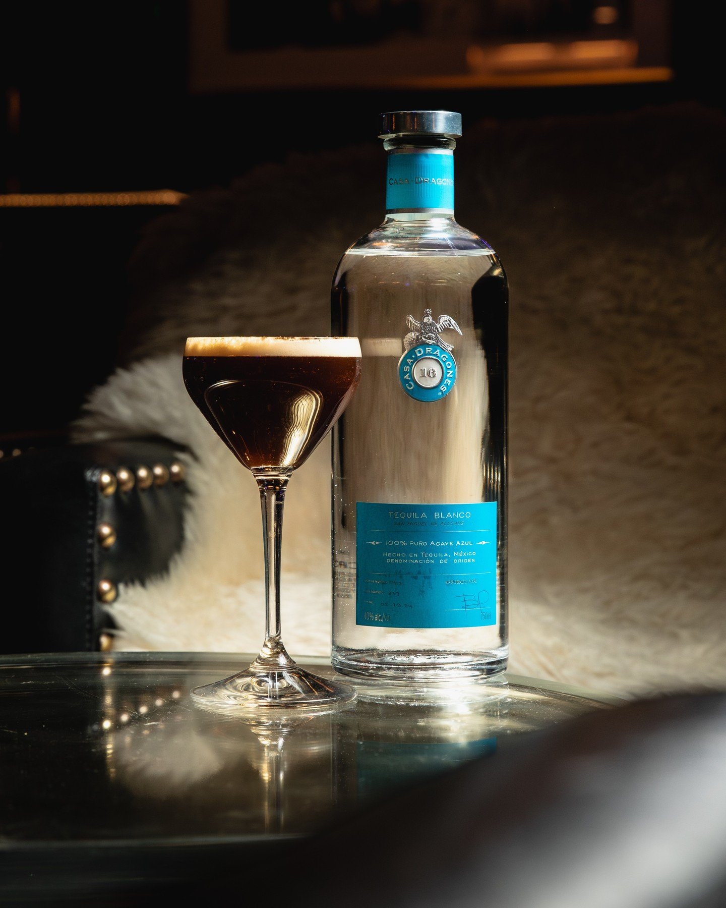 The setting was moody. The tequila was perfect. And the espresso martini? Don't even get us started. 🖤

We had the best time capturing the @casadragones residency at @badharriet inside @hoteljeromeauberge &mdash; two nights of Mexican mixology, prec