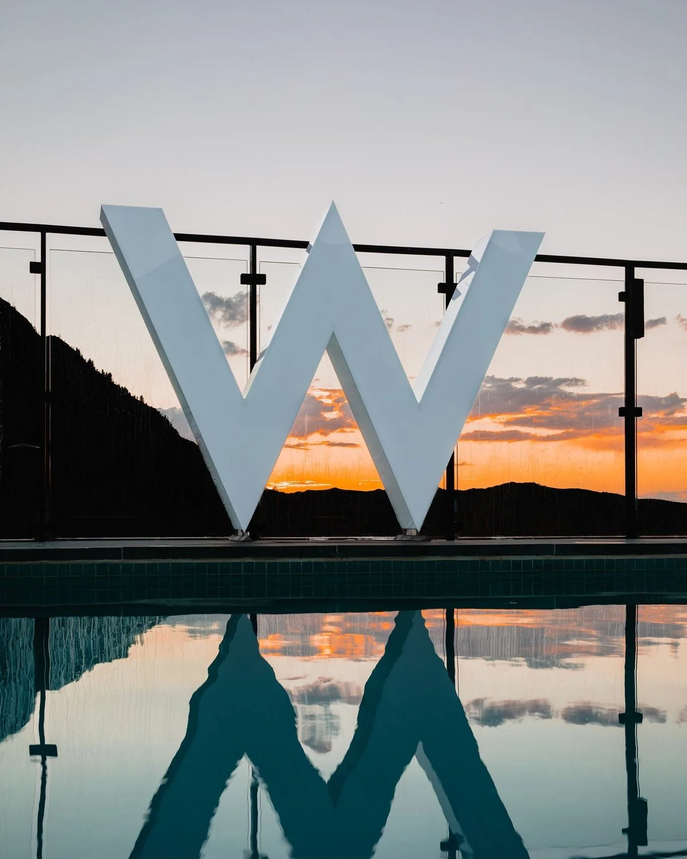 @aspenartmuseum Artist Party at the @waspenhotel Rooftop ✨

As an Aspen-based content and photography agency, we spent the evening capturing this celebration during AIR and ArtCrush weekend --> cocktails, a live DJ, and panoramic mountain views as