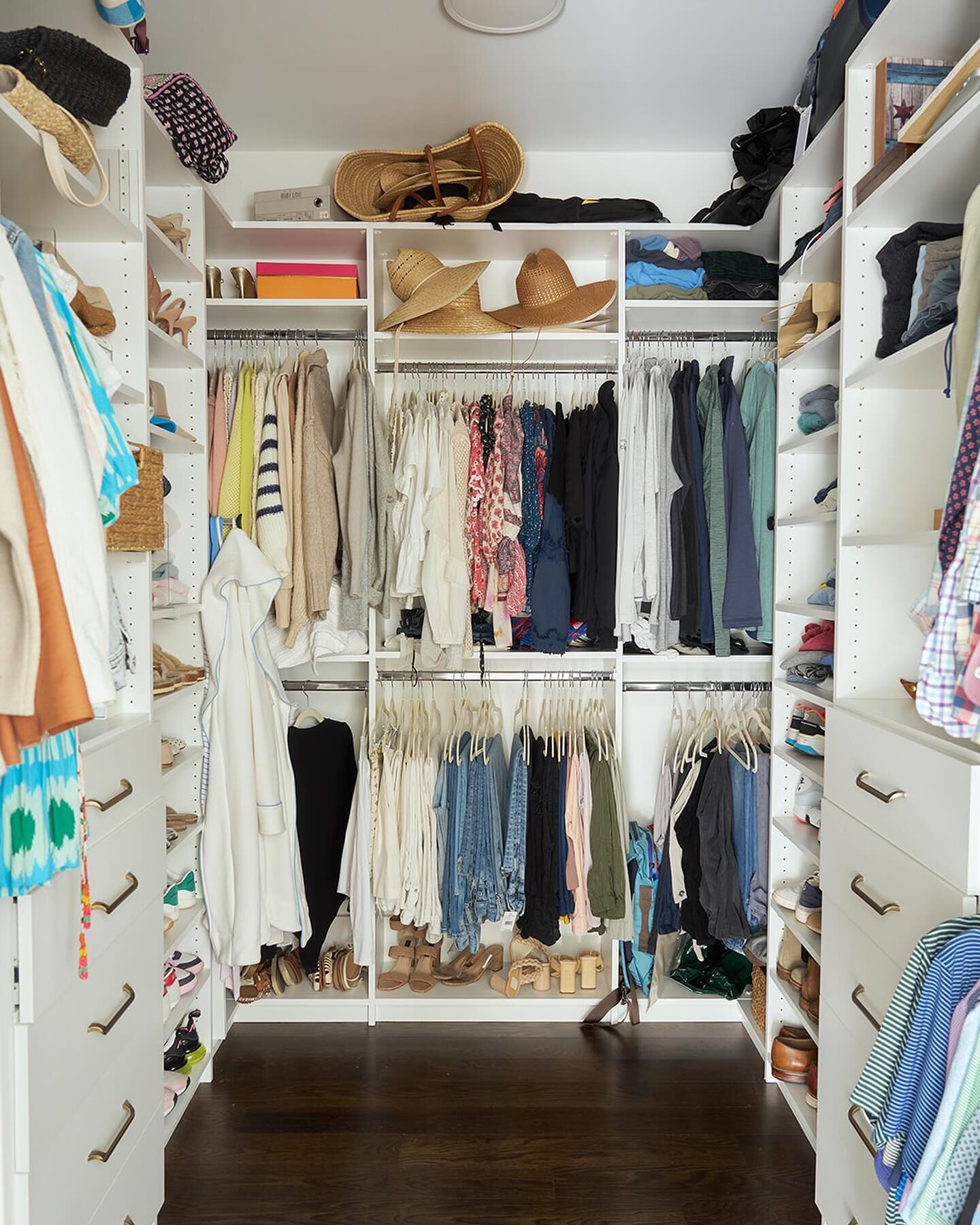 Swipe left to step into a world of closet dreams.

From custom shelving to dazzling lighting, what features would your dream closet include?

Wallpapered ceiling?
Shoe shelves that sparkle?
A vanity facing natural sunlight?
Or maybe a secret door?

C