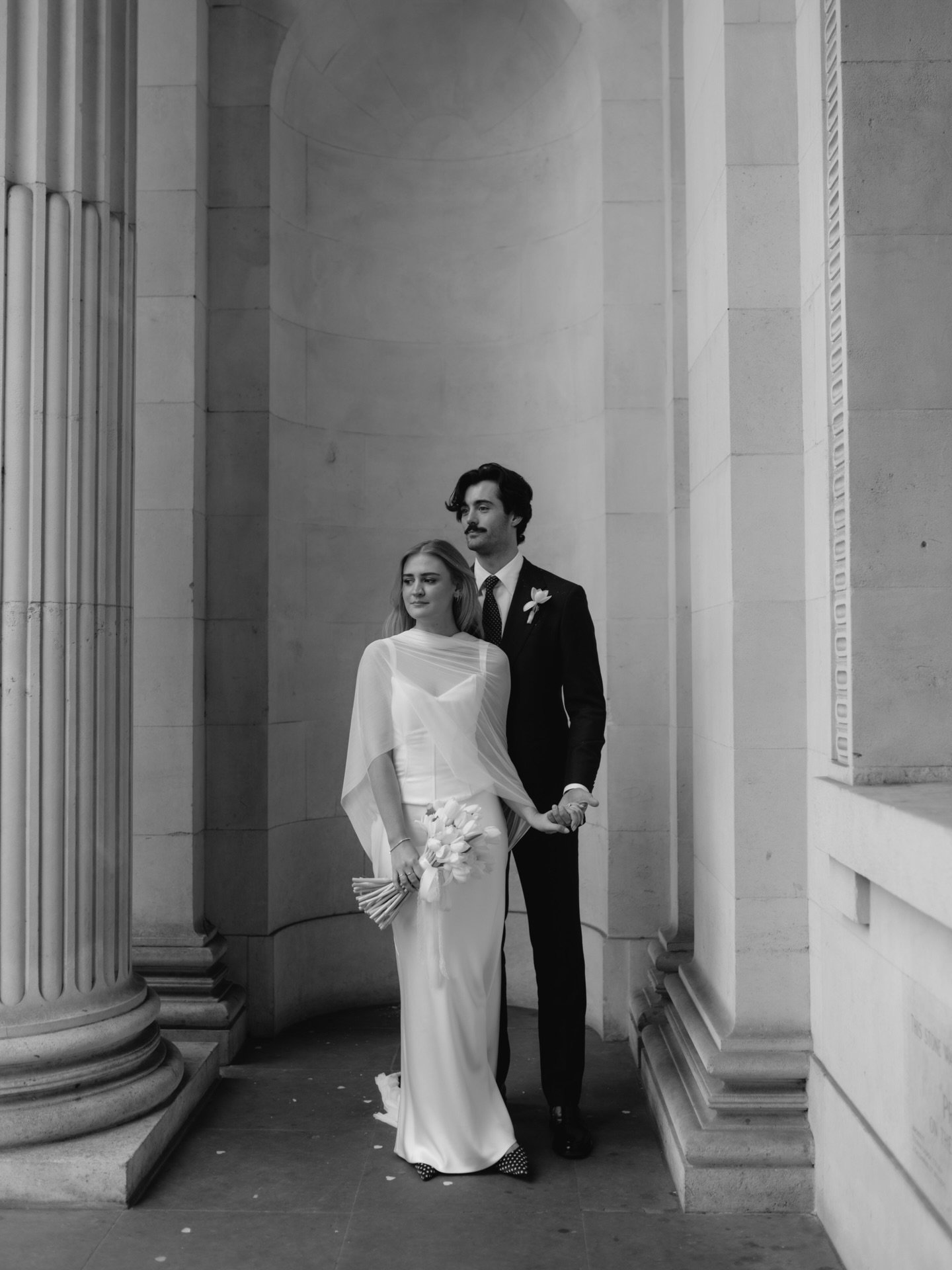 Amy &amp; Fraser&rsquo;s London Town hall wedding was an intimate and beautiful day. 

They spent time together before the ceremony, closest family only in the ceremony, and a relaxed celebration with more loved ones at the pub. A wedding day that fe