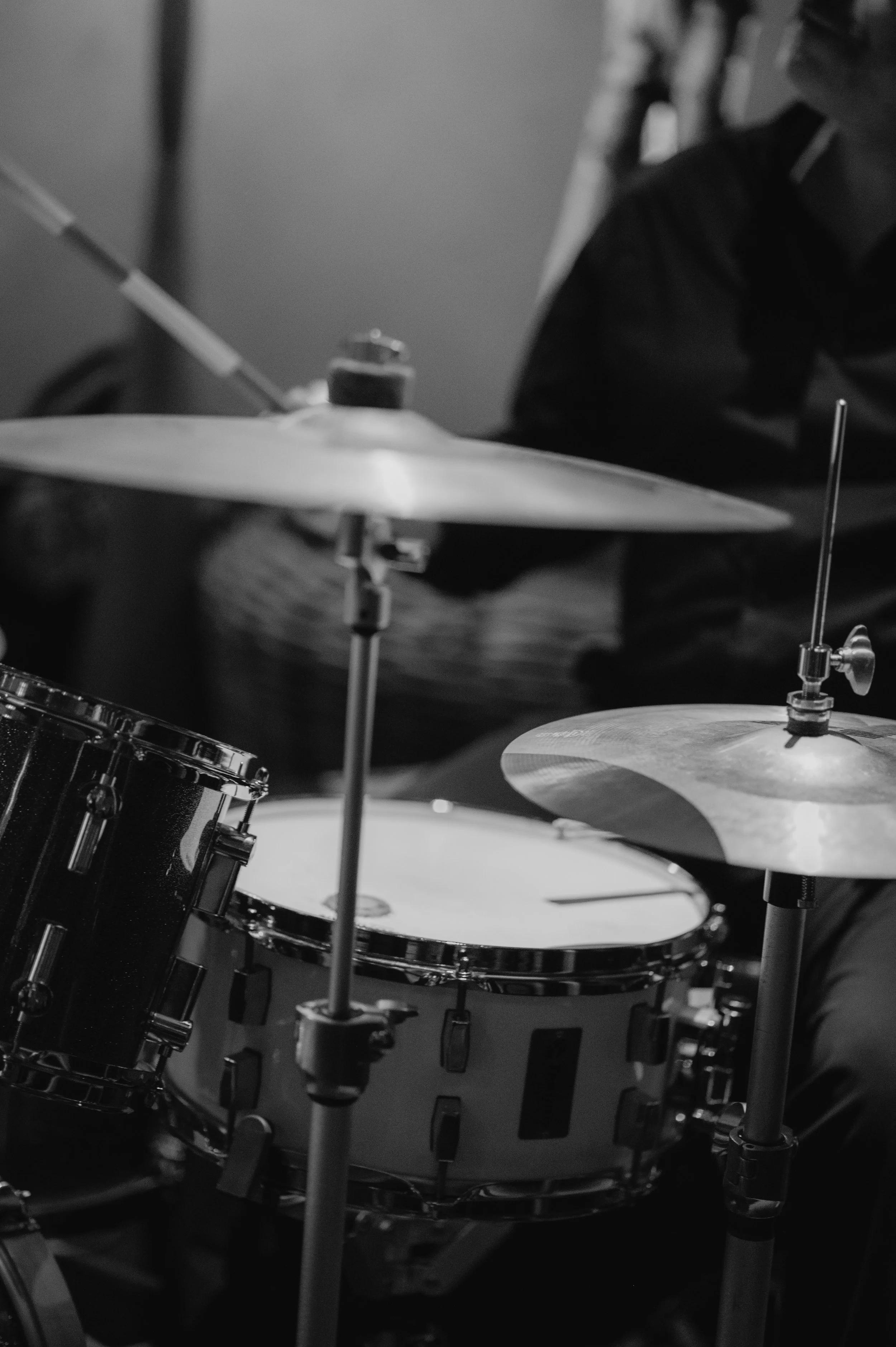 candlelit dinner London wedding photography at Belvedere in Holland Park drummer playing drums 