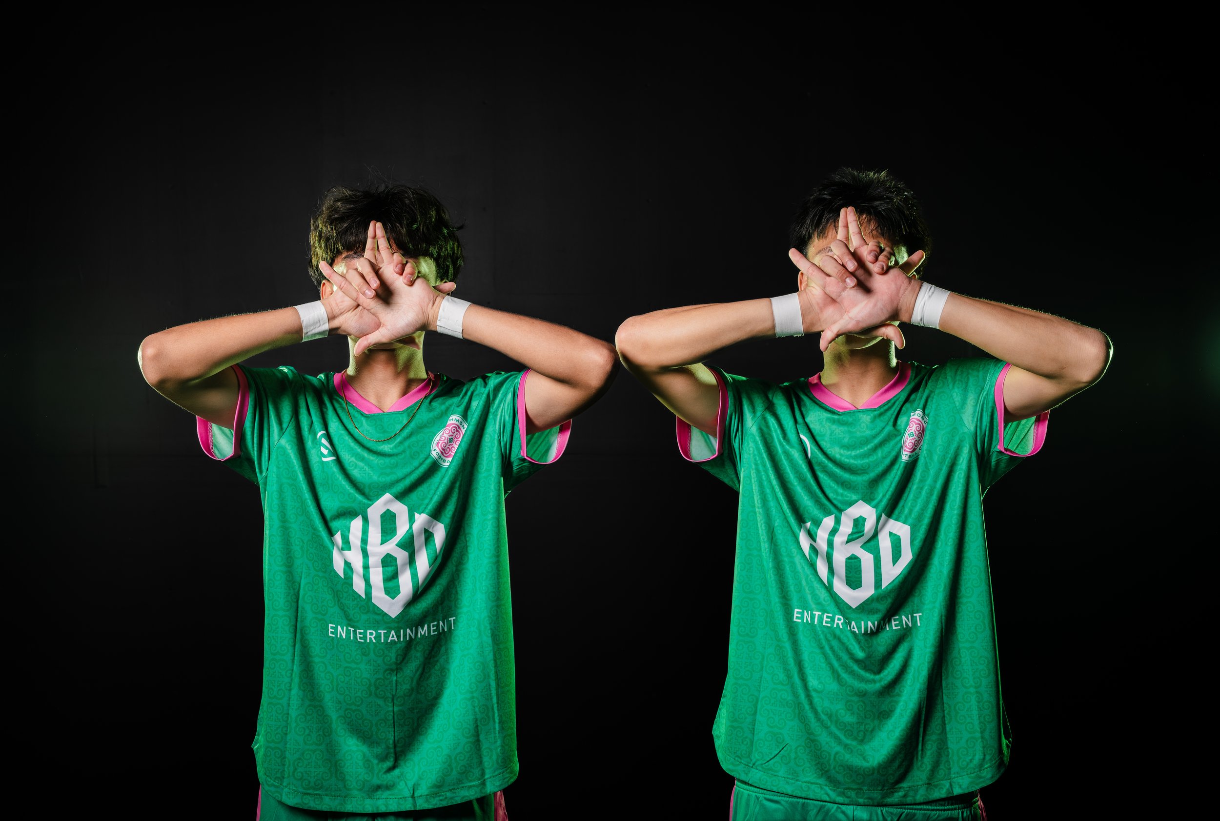 soccer players celebrating