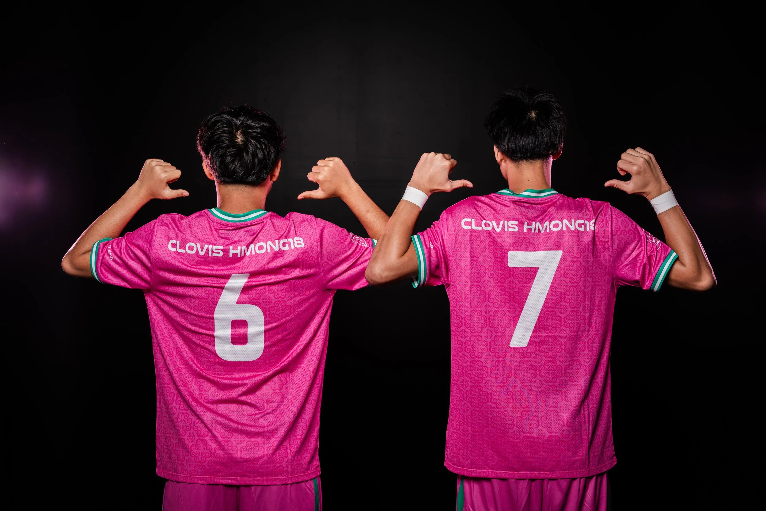 men's volleyball team cheering