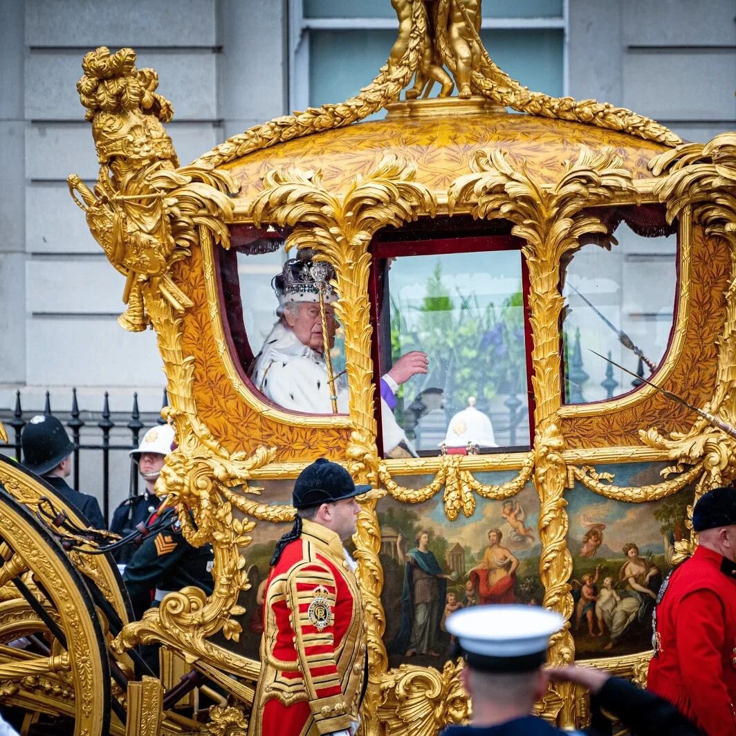 ⠀⠀⠀⠀⠀⠀⠀⠀
============================
⠀⠀⠀⠀⠀⠀⠀⠀⠀
📍 Trafalgar Square, London, UK 🇬🇧
⠀⠀⠀⠀⠀⠀⠀⠀⠀
📷 Keir Gravil (@keirgravil)
⠀⠀⠀⠀⠀⠀⠀⠀⠀
📅 May 2023
⠀⠀⠀⠀⠀⠀⠀⠀⠀
============================
⠀⠀⠀⠀⠀⠀⠀⠀
A man in a hat worth &pound;3 billion travelled through 