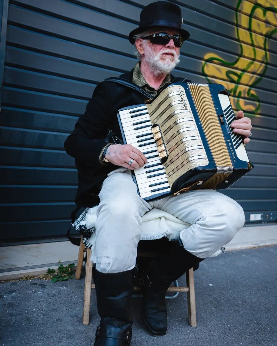 ⠀⠀⠀⠀⠀⠀⠀⠀⠀
============================
⠀⠀⠀⠀⠀⠀⠀⠀⠀
📍 2nd Arr., Paris, France 🇫🇷
⠀⠀⠀⠀⠀⠀⠀⠀
📷 Keir Gravil (@keirgravil)
⠀⠀⠀⠀⠀⠀⠀⠀⠀
📅 May 2023
⠀⠀⠀⠀⠀⠀⠀⠀⠀
============================
⠀⠀⠀⠀⠀
A street accordionist, naturally a super rare sight in Paris.
.
