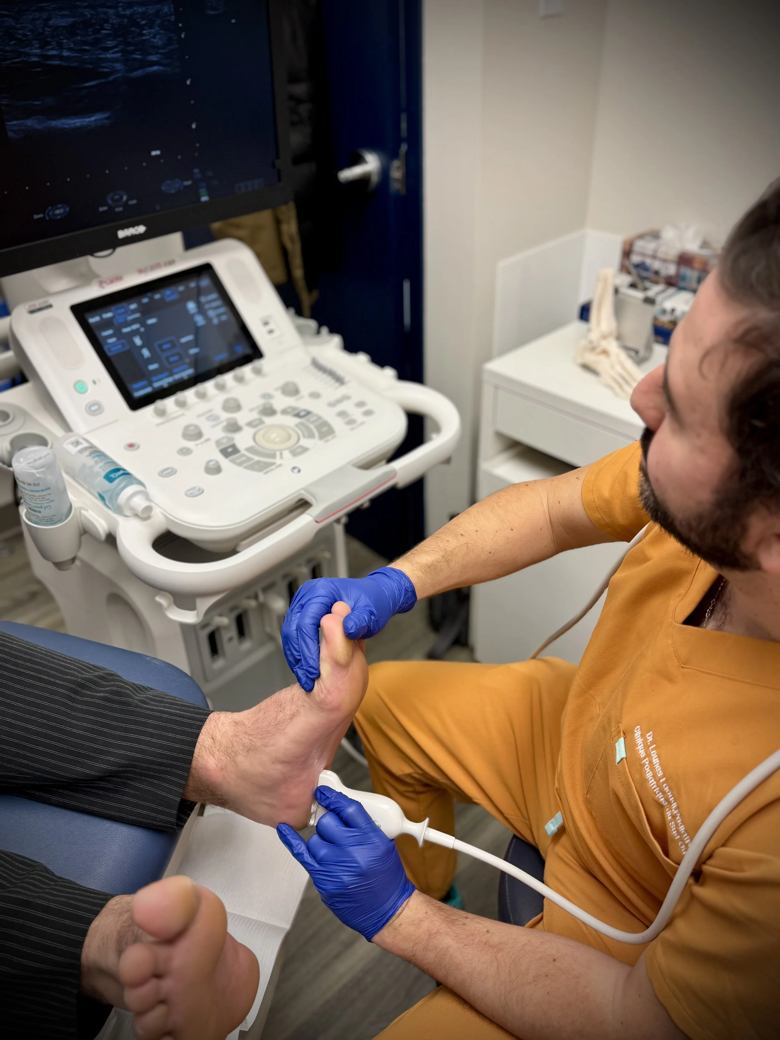 Bursite au pied : symptômes, photos et traitements efficaces