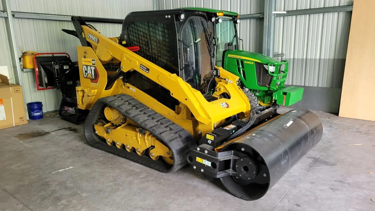 They'll see me rollin....... #cat289d3 #caterpillarwrenching🔧 #caterpillar #hawthornecat #catcv119 #roller #compactor #farmequipment #farmlife #southkona #bigisland #hawaii #Aloha