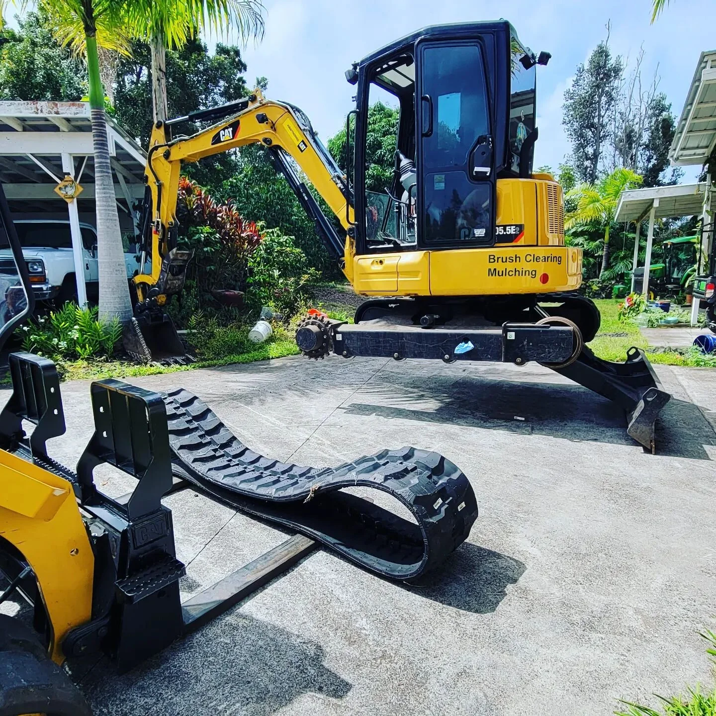 New Shoes....Finally changing out the tracks. Video up soon. #caterpillarwrenching🔧 #caterpillar #hawthornecat #cat305 #cat289d3 #farmequipment #farmlife #farmshop #southkona #bigisland #hawaii #Aloha #workflow